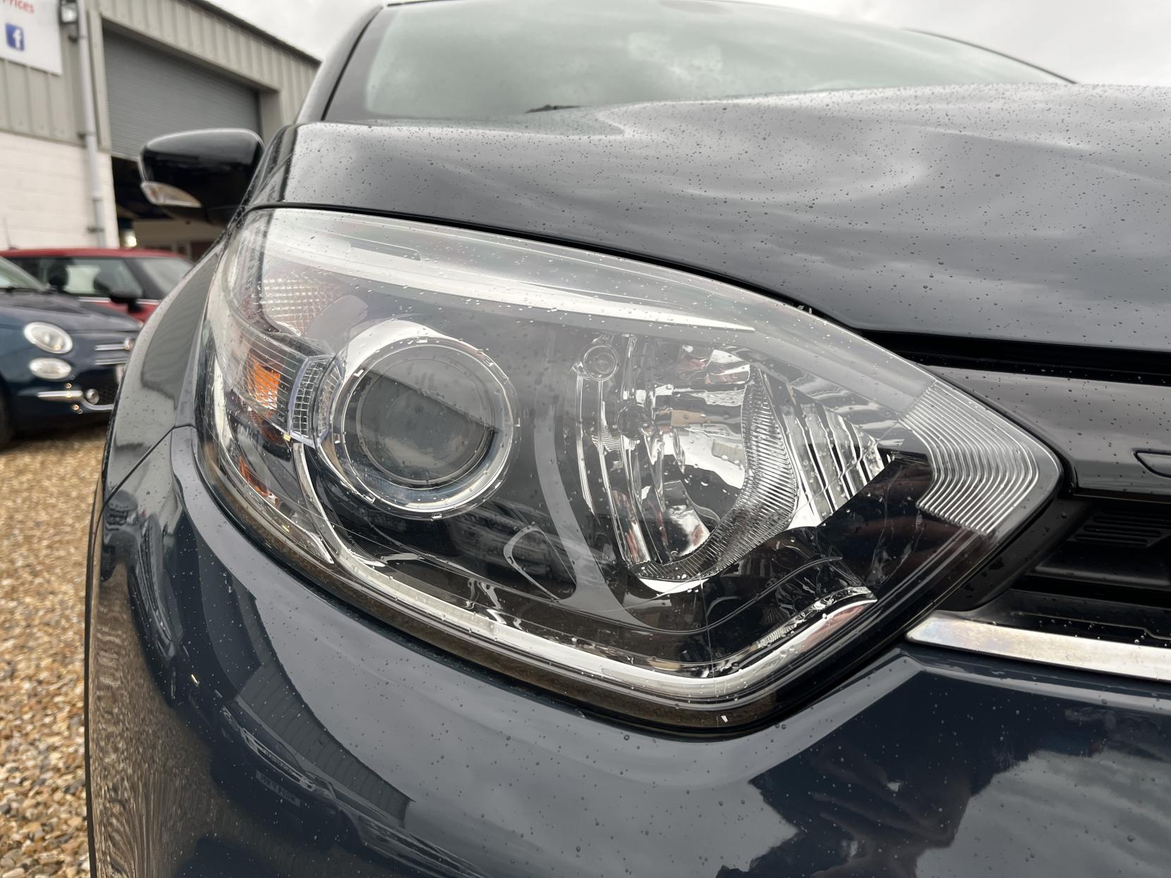 Renault Captur 1.5 dCi ENERGY Iconic SUV 5dr Diesel EDC Euro 6 (s/s) (90 ps)