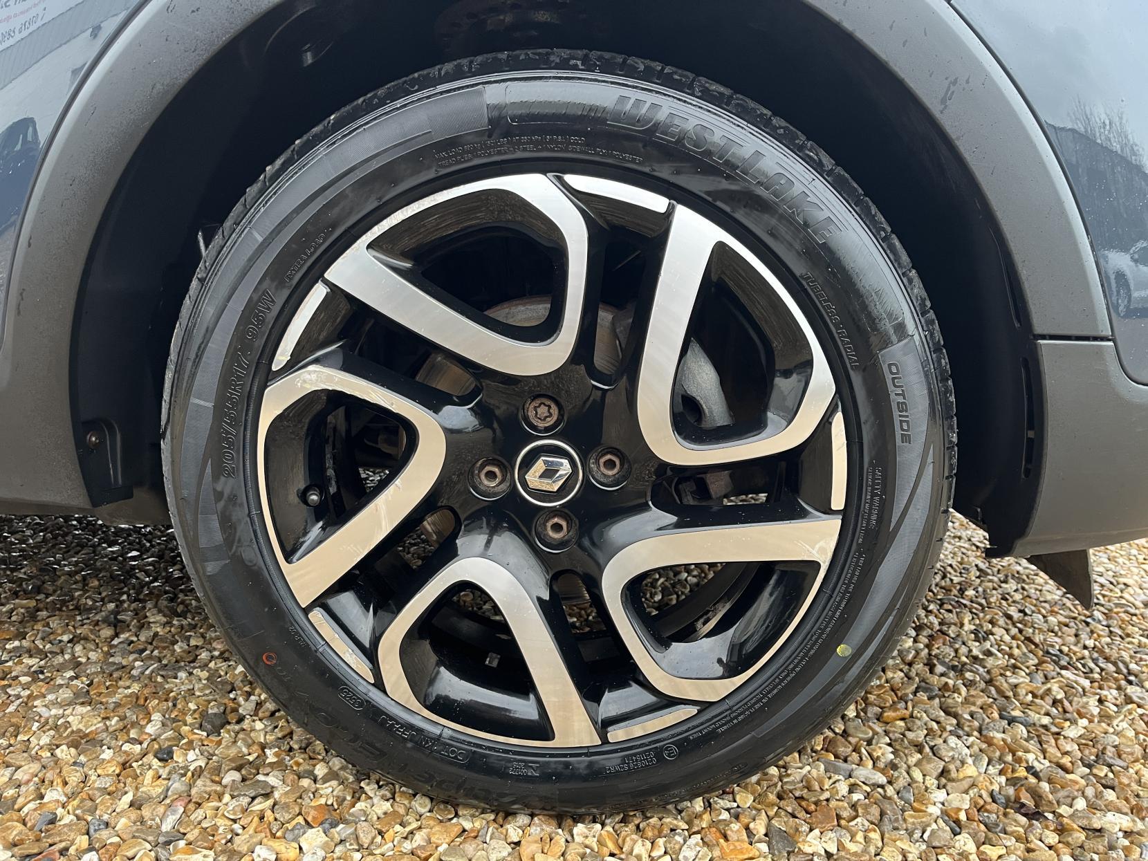 Renault Captur 1.5 dCi ENERGY Iconic SUV 5dr Diesel EDC Euro 6 (s/s) (90 ps)