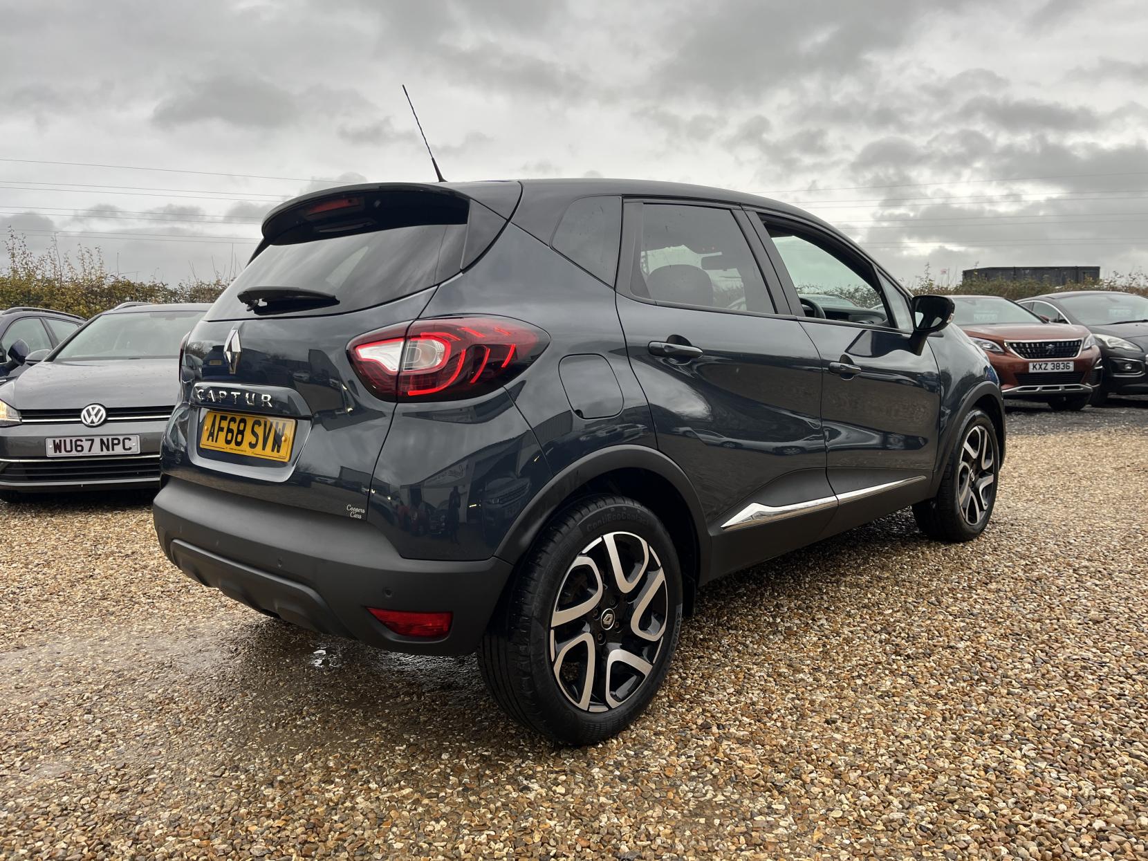 Renault Captur 1.5 dCi ENERGY Iconic SUV 5dr Diesel EDC Euro 6 (s/s) (90 ps)