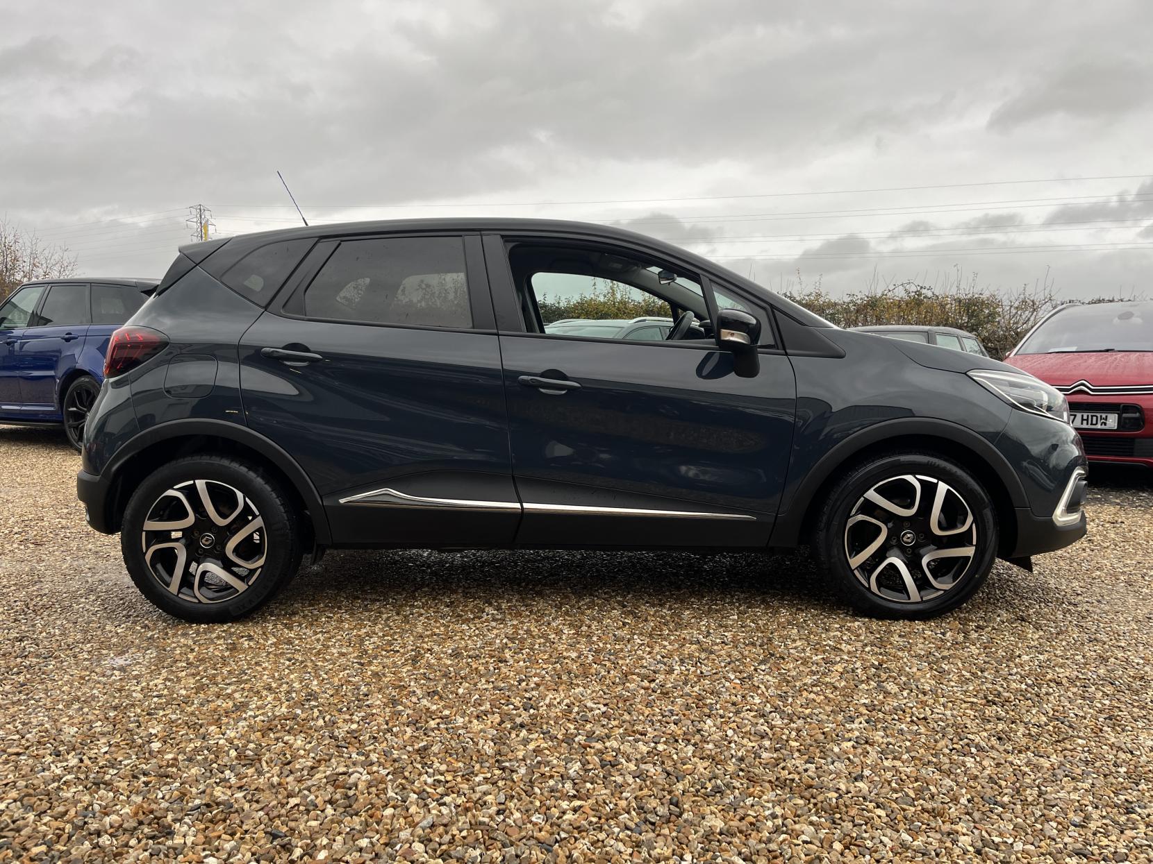 Renault Captur 1.5 dCi ENERGY Iconic SUV 5dr Diesel EDC Euro 6 (s/s) (90 ps)
