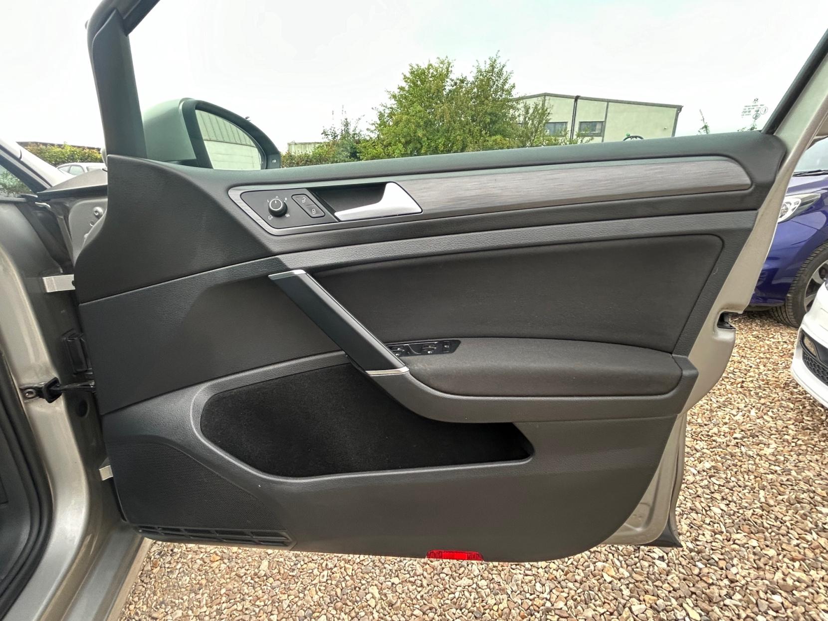 Volkswagen Golf 1.6 TDI SE Nav Estate 5dr Diesel Manual Euro 6 (s/s) (115 ps)