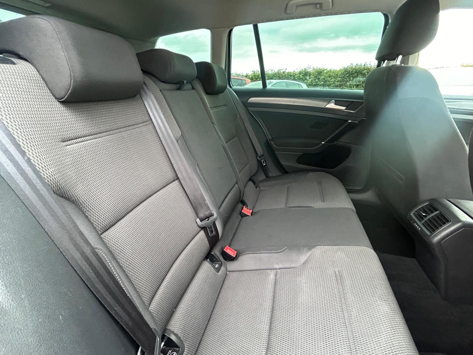 Volkswagen Golf 1.6 TDI SE Nav Estate 5dr Diesel Manual Euro 6 (s/s) (115 ps)