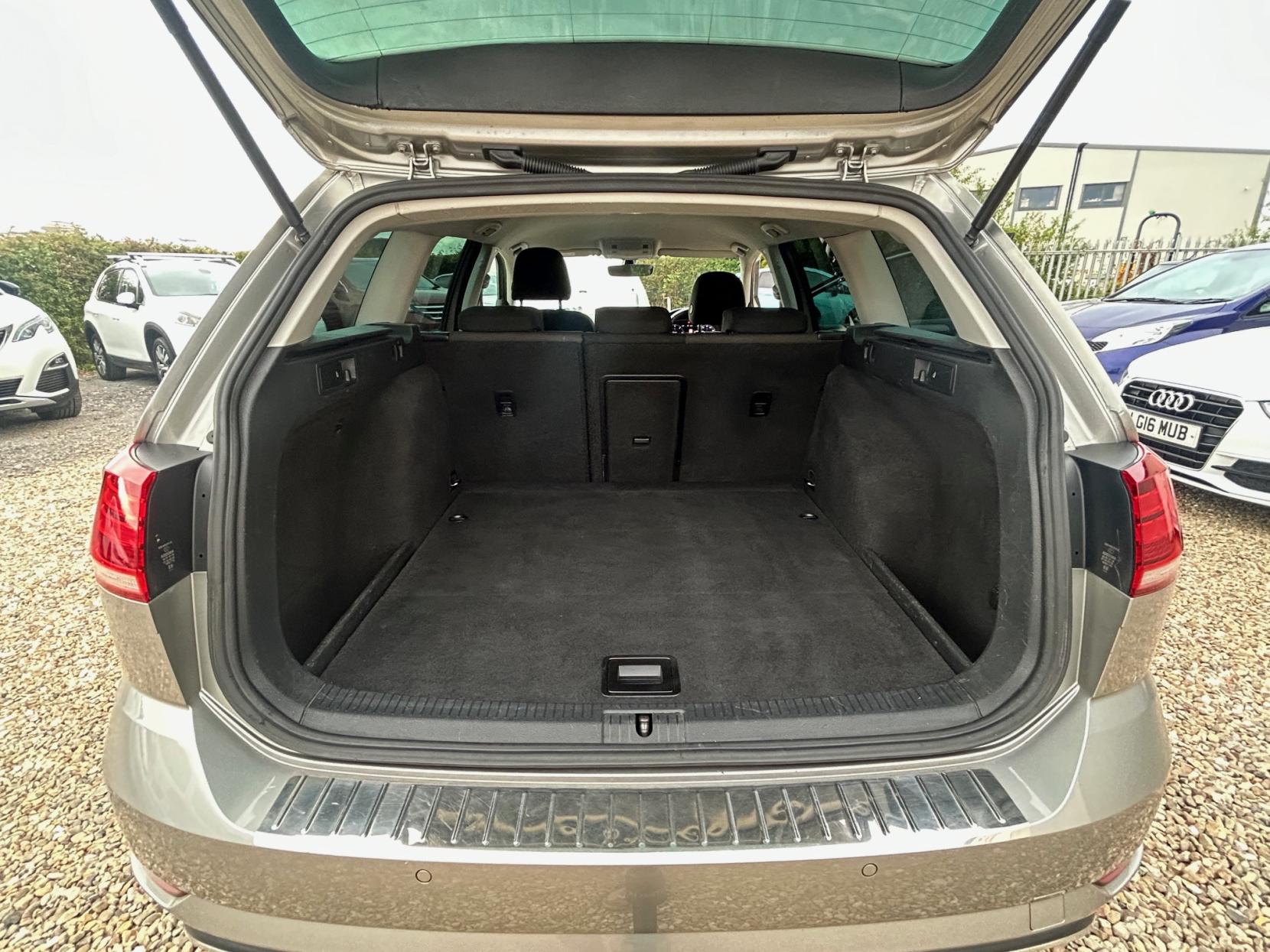 Volkswagen Golf 1.6 TDI SE Nav Estate 5dr Diesel Manual Euro 6 (s/s) (115 ps)