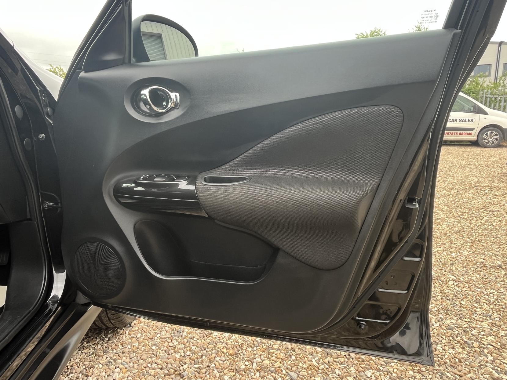 Nissan Juke 1.6 n-tec SUV 5dr Petrol Manual Euro 5 (17in Alloy) (117 ps)