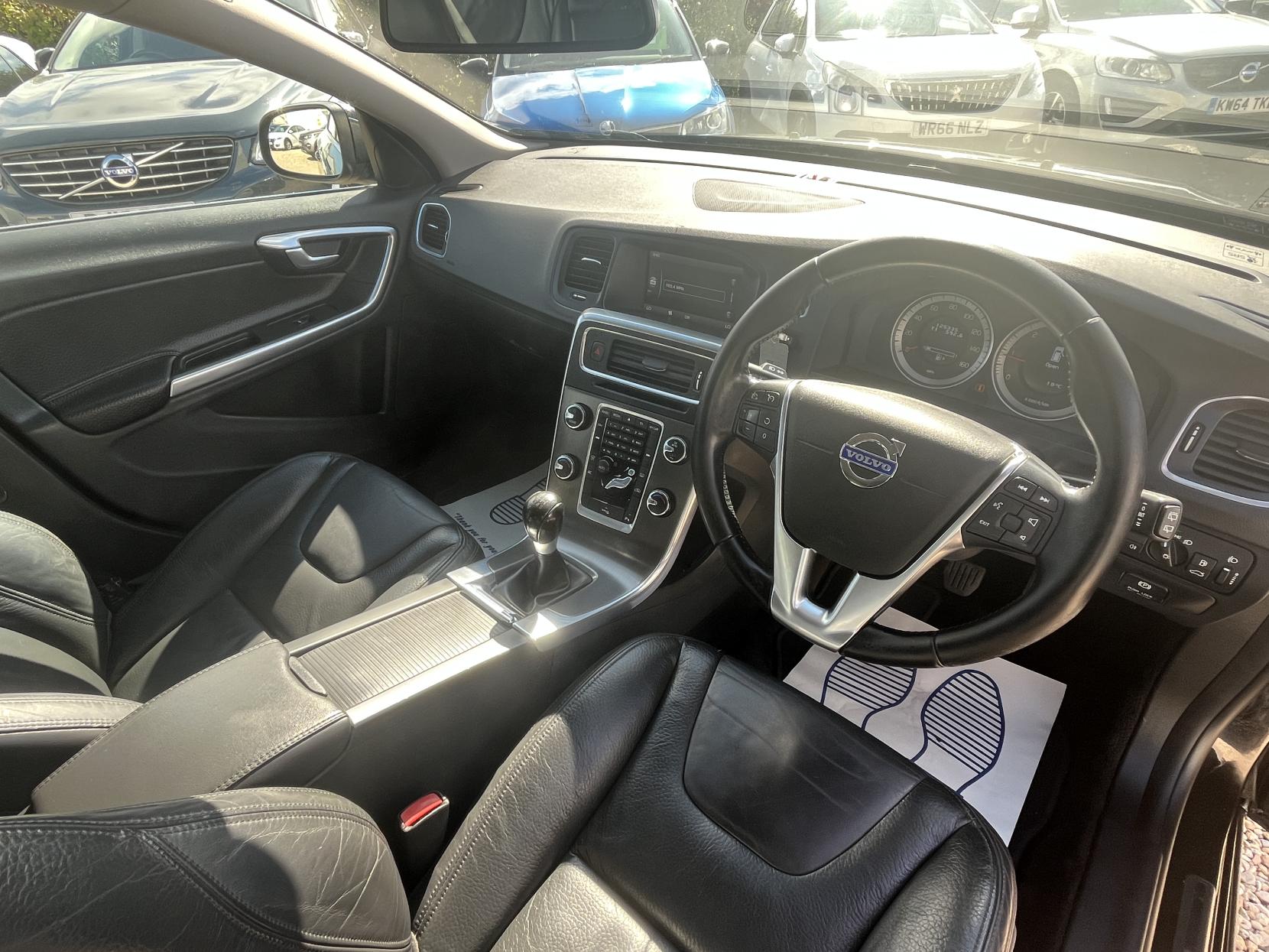 Volvo V60 1.6D DRIVe SE Estate 5dr Diesel Manual Euro 5 (s/s) (115 ps)