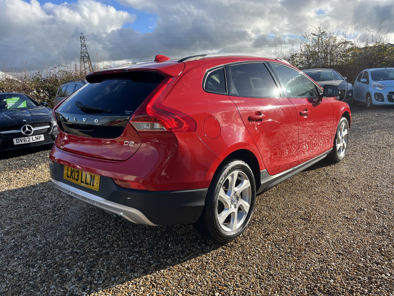 Volvo V40 Cross Country 1.6 D2 Lux Hatchback 5dr Diesel Manual Euro 5 (s/s) (115 ps)