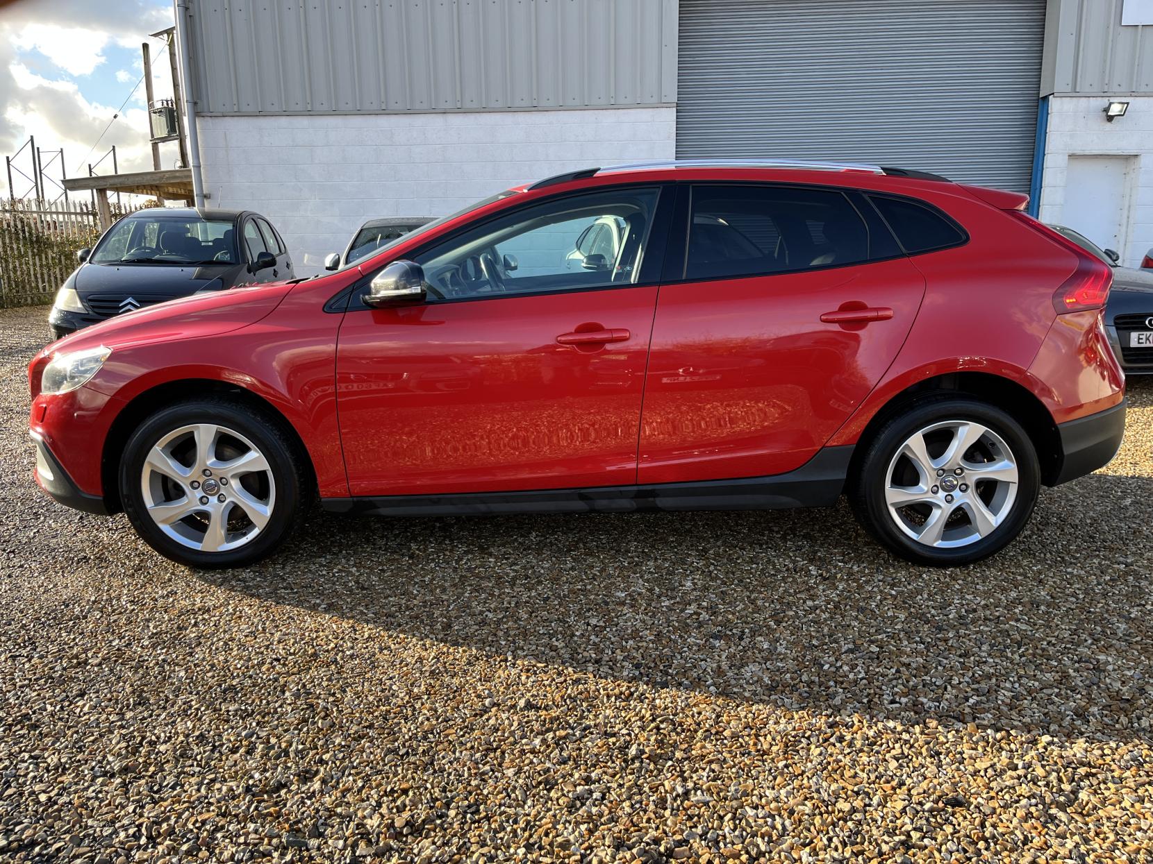 Volvo V40 Cross Country 1.6 D2 Lux Hatchback 5dr Diesel Manual Euro 5 (s/s) (115 ps)