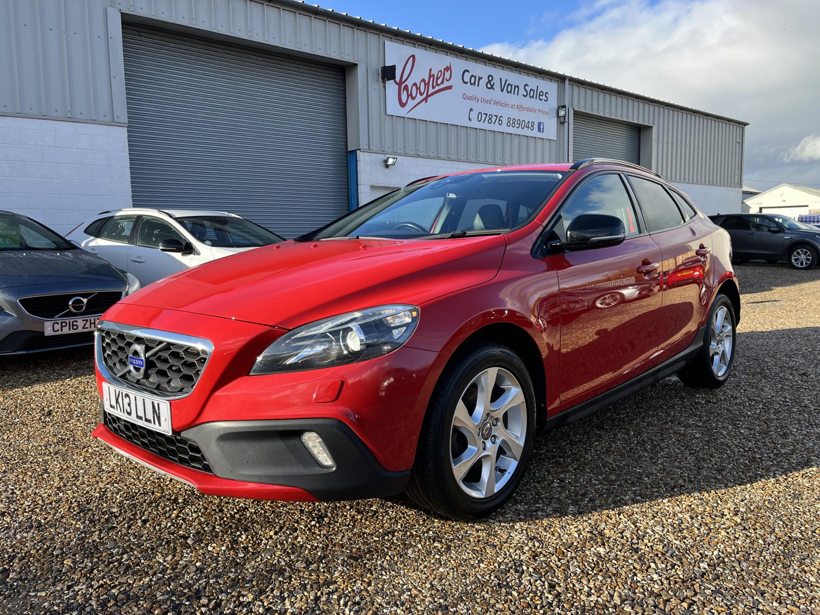 Volvo V40 Cross Country 1.6 D2 Lux Hatchback 5dr Diesel Manual Euro 5 (s/s) (115 ps)