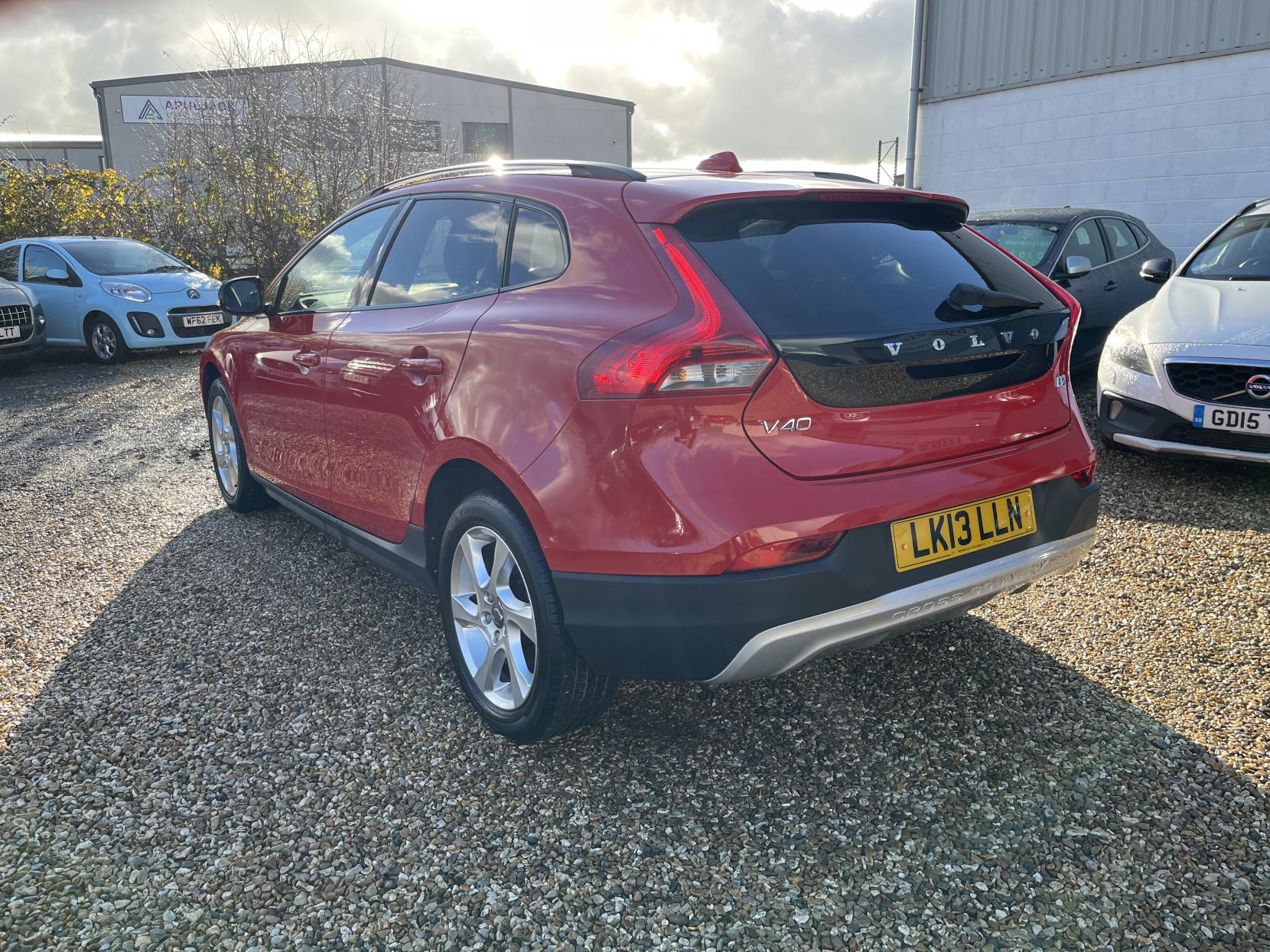 Volvo V40 Cross Country 1.6 D2 Lux Hatchback 5dr Diesel Manual Euro 5 (s/s) (115 ps)