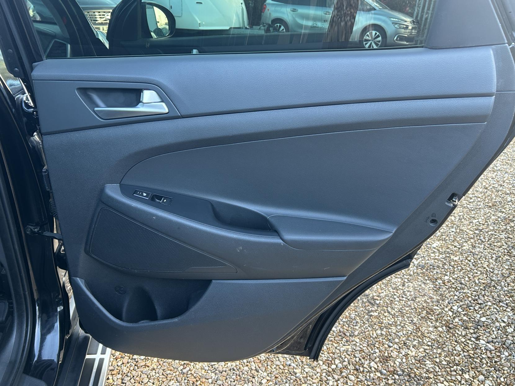 Hyundai TUCSON 2.0 CRDi Premium SE SUV 5dr Diesel Manual 4WD Euro 6 (185 ps)