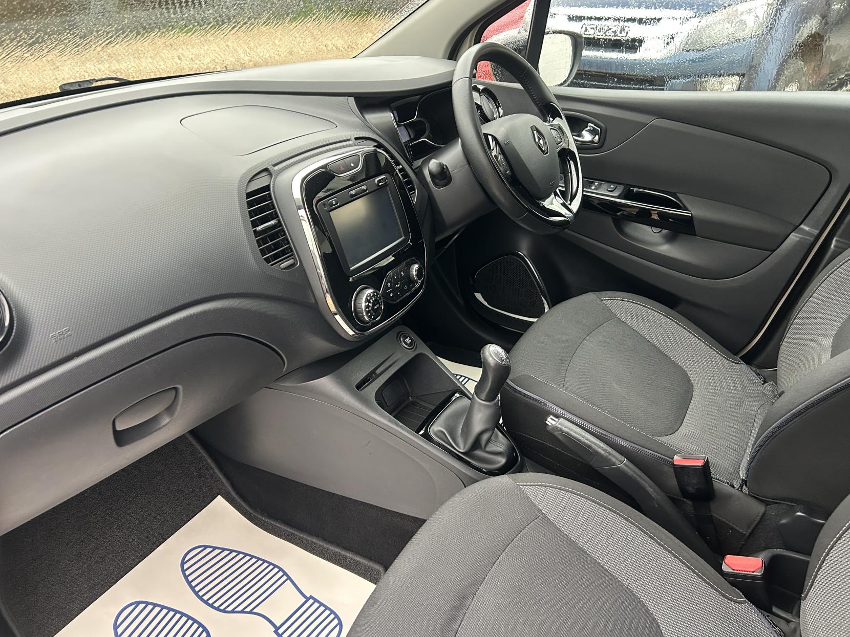 Renault Captur 1.5 dCi ENERGY Dynamique S MediaNav SUV 5dr Diesel Manual Euro 5 (s/s) (90 ps)