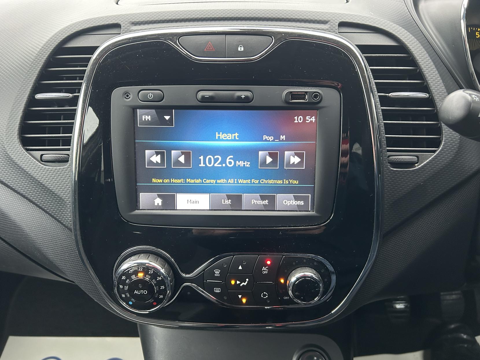 Renault Captur 1.5 dCi ENERGY Dynamique S MediaNav SUV 5dr Diesel Manual Euro 5 (s/s) (90 ps)