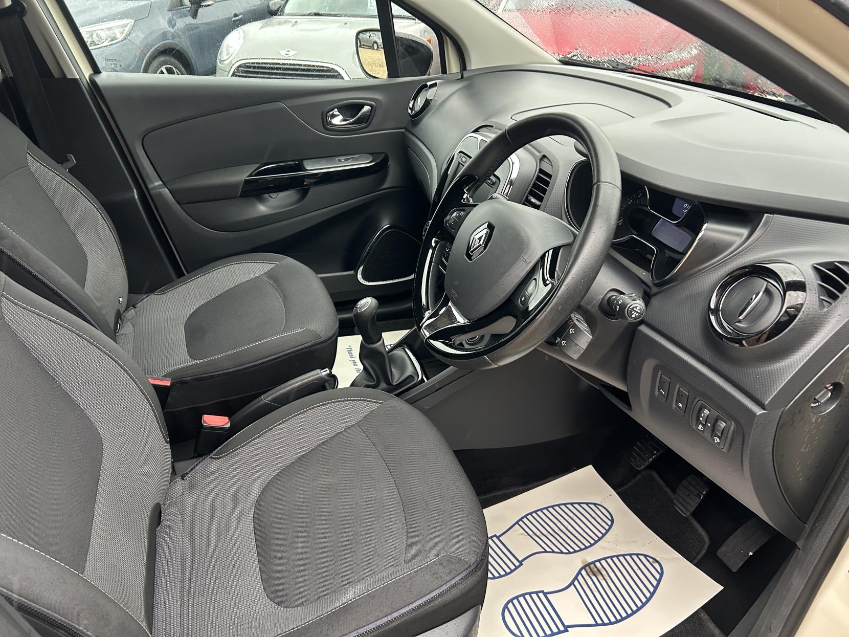 Renault Captur 1.5 dCi ENERGY Dynamique S MediaNav SUV 5dr Diesel Manual Euro 5 (s/s) (90 ps)