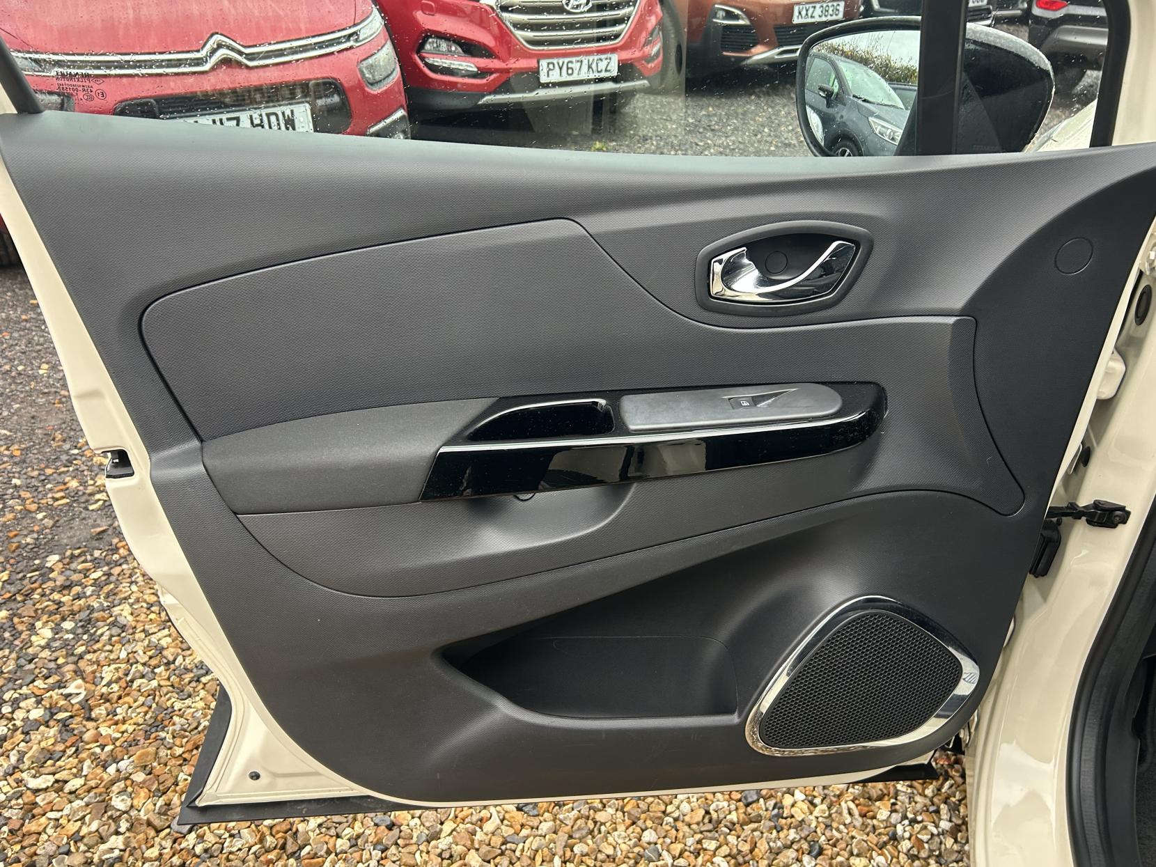 Renault Captur 1.5 dCi ENERGY Dynamique S MediaNav SUV 5dr Diesel Manual Euro 5 (s/s) (90 ps)