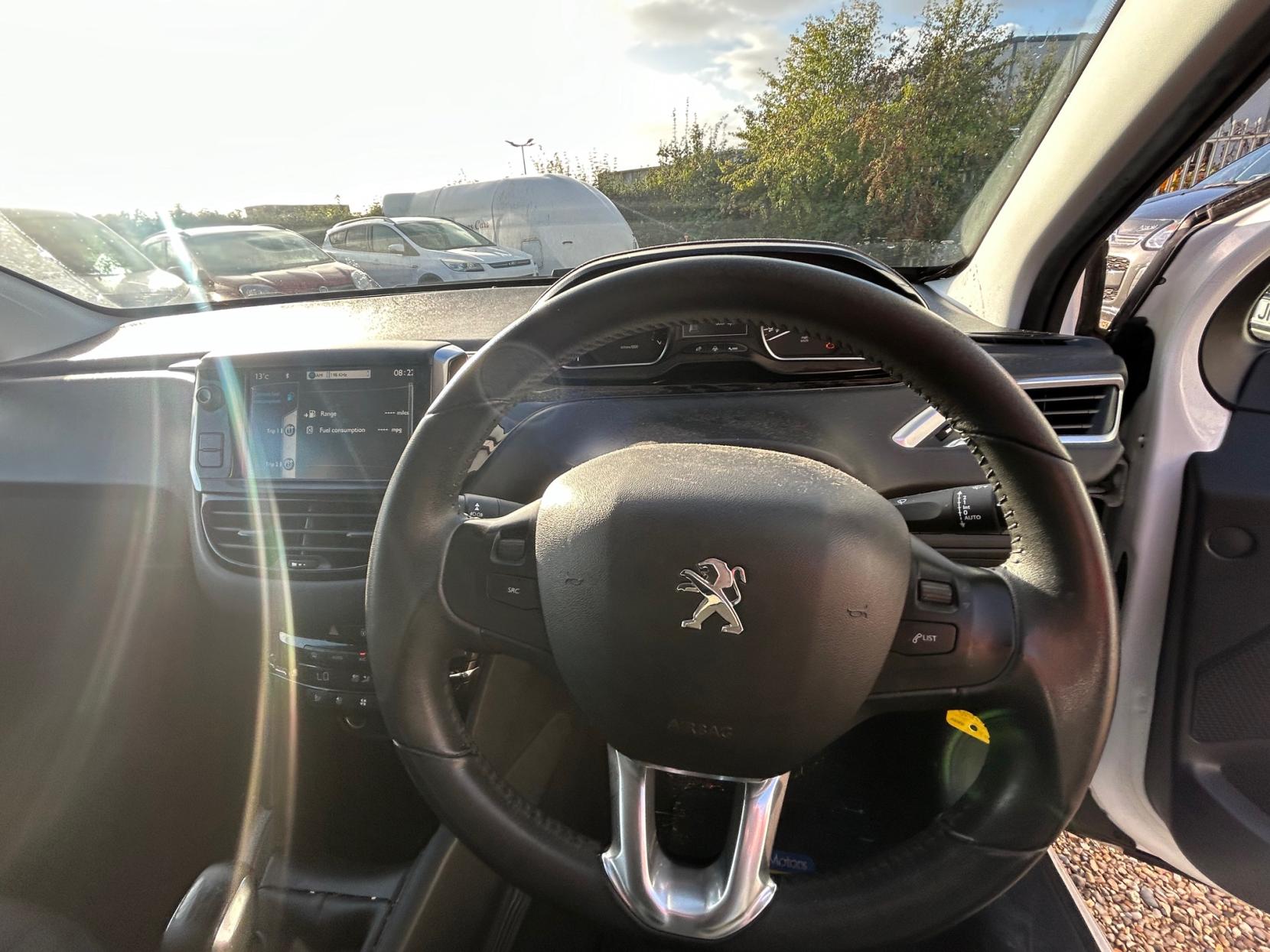 Peugeot 208 1.2 VTi Allure Hatchback 5dr Petrol Manual Euro 5 (82 ps)