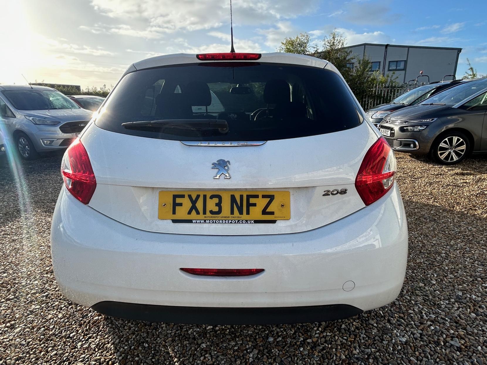 Peugeot 208 1.2 VTi Allure Hatchback 5dr Petrol Manual Euro 5 (82 ps)