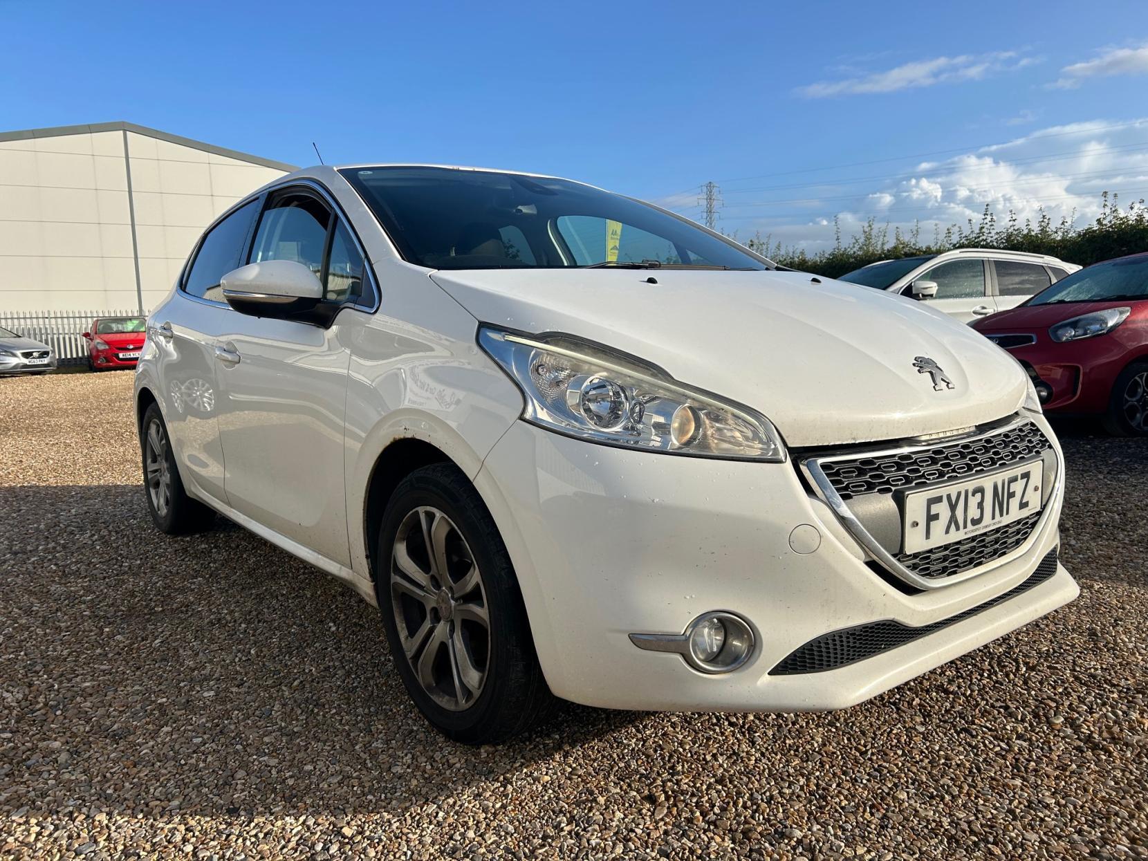 Peugeot 208 1.2 VTi Allure Hatchback 5dr Petrol Manual Euro 5 (82 ps)