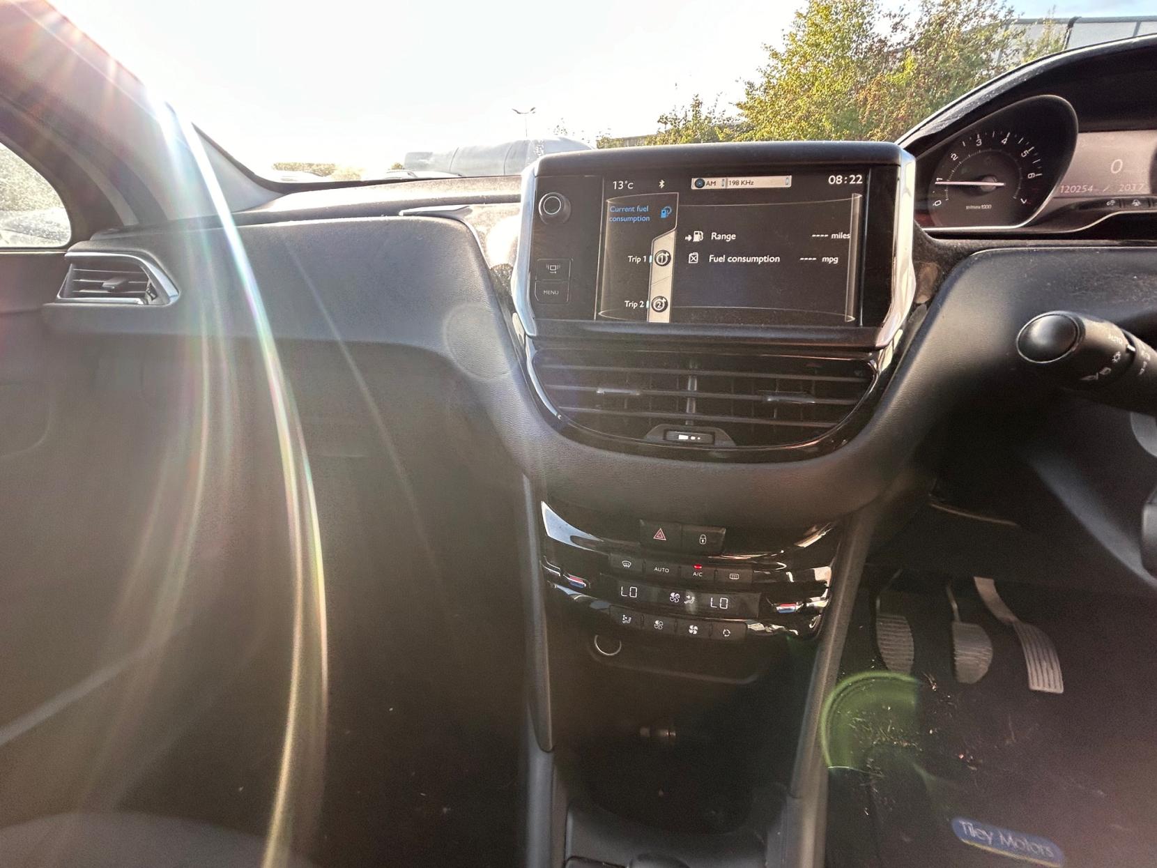 Peugeot 208 1.2 VTi Allure Hatchback 5dr Petrol Manual Euro 5 (82 ps)