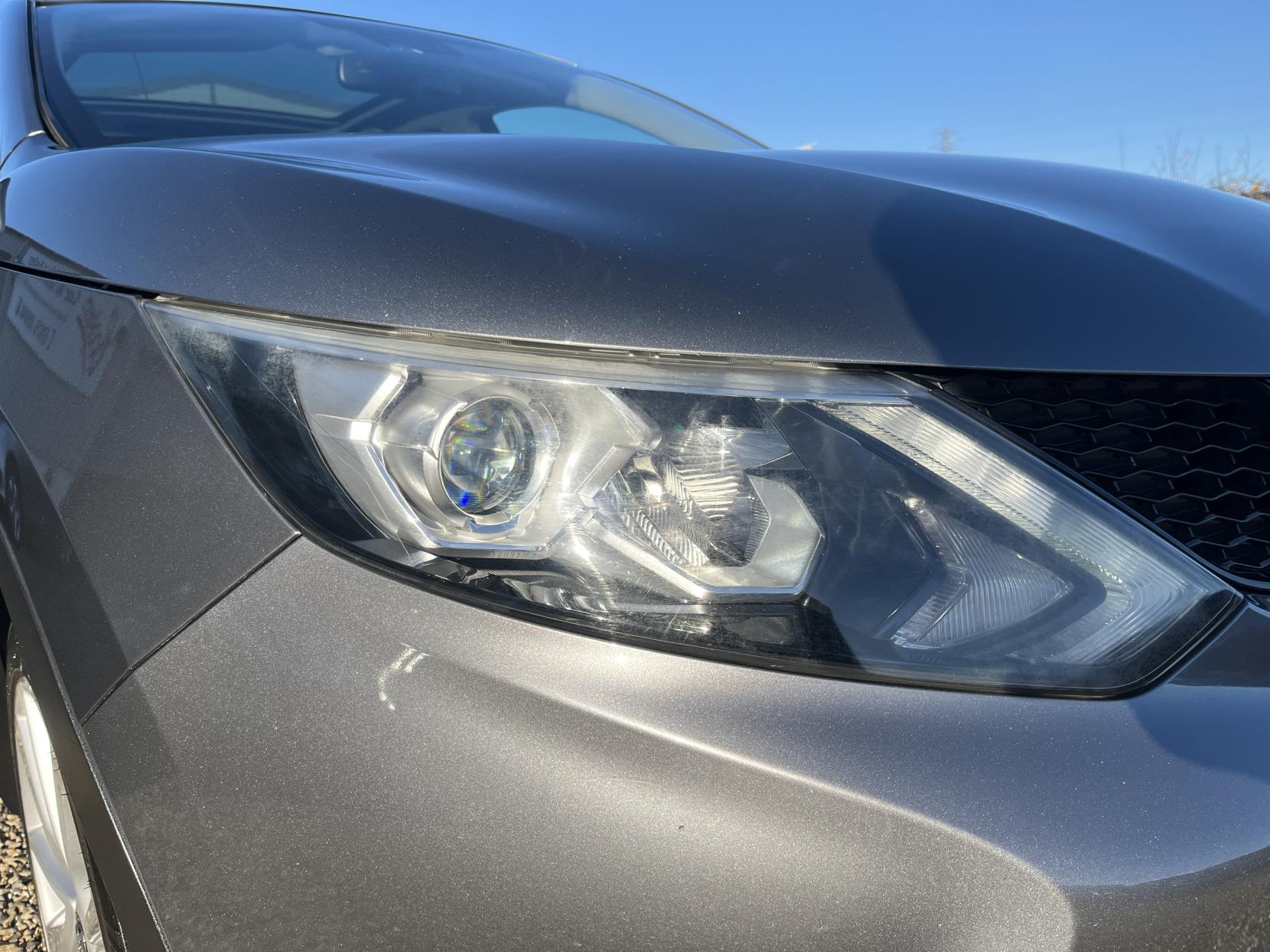 Nissan Qashqai 1.5 dCi Tekna SUV 5dr Diesel Manual 2WD Euro 5 (s/s) (110 ps)