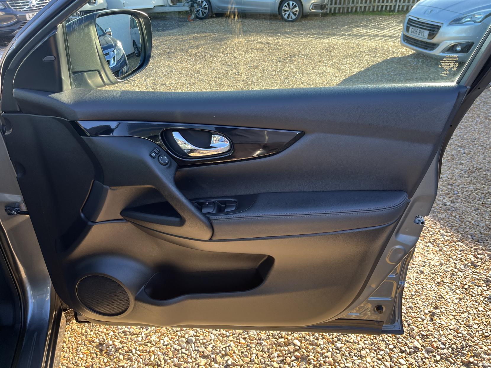 Nissan Qashqai 1.5 dCi Tekna SUV 5dr Diesel Manual 2WD Euro 5 (s/s) (110 ps)