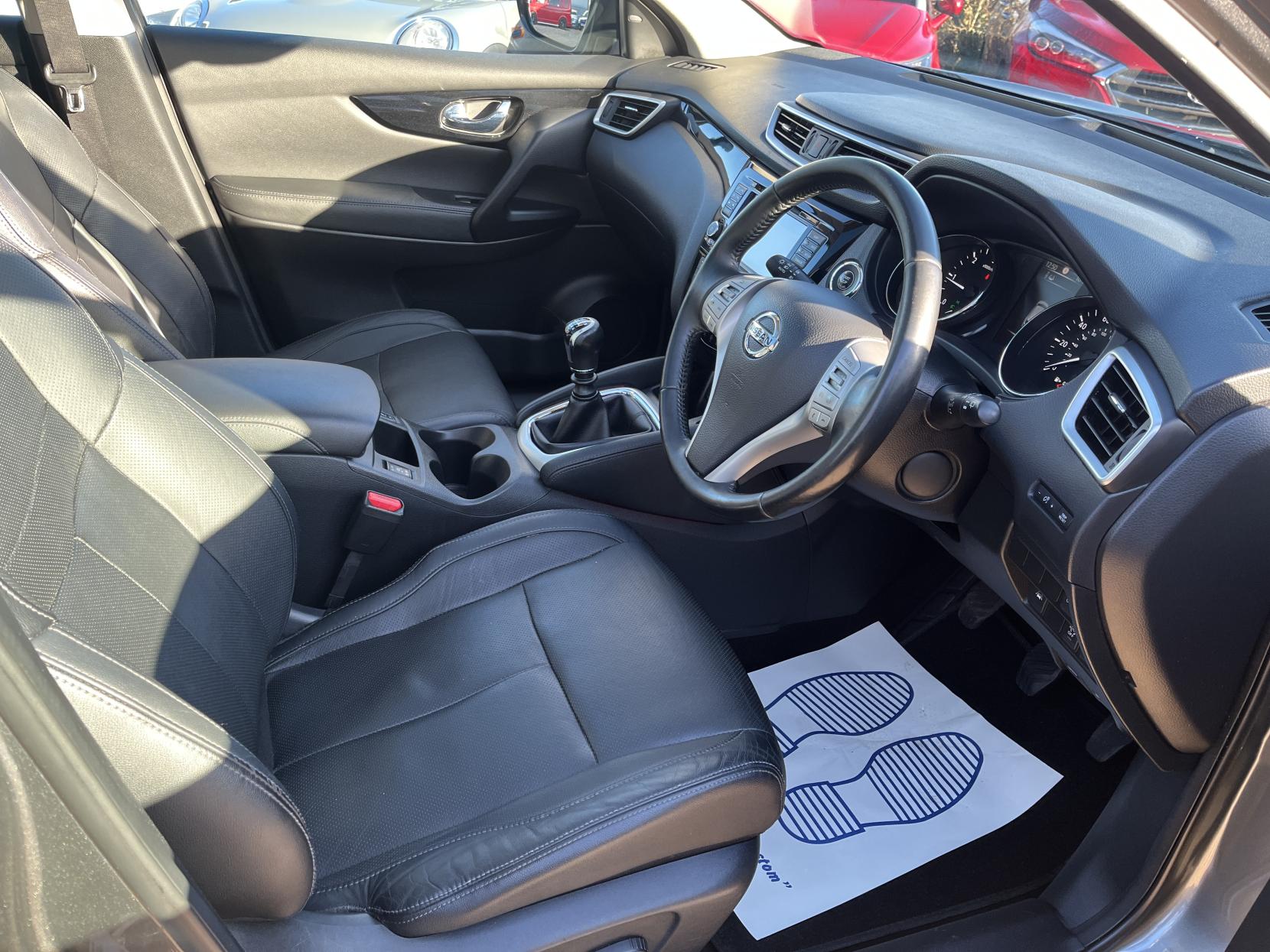 Nissan Qashqai 1.5 dCi Tekna SUV 5dr Diesel Manual 2WD Euro 5 (s/s) (110 ps)