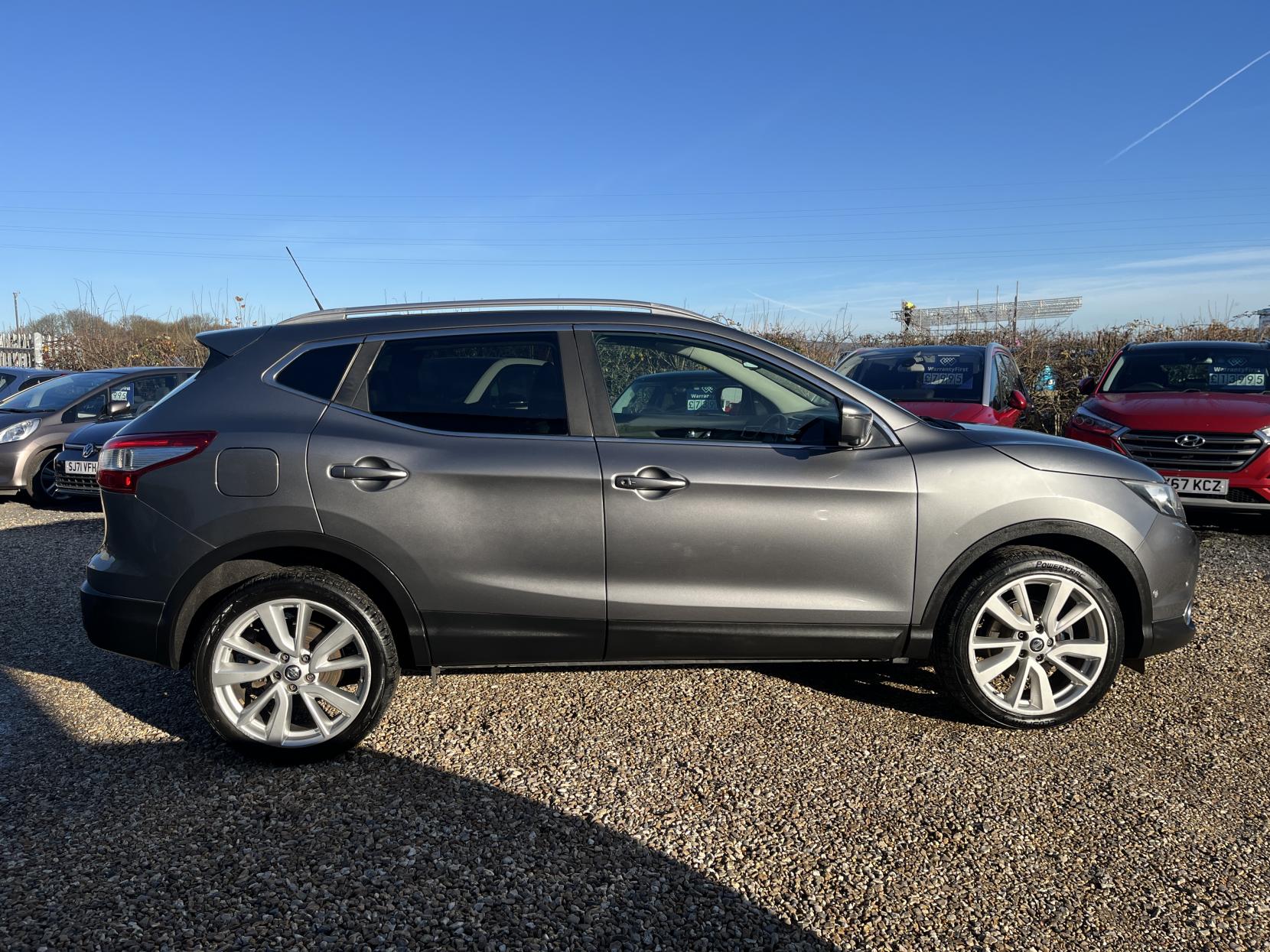 Nissan Qashqai 1.5 dCi Tekna SUV 5dr Diesel Manual 2WD Euro 5 (s/s) (110 ps)