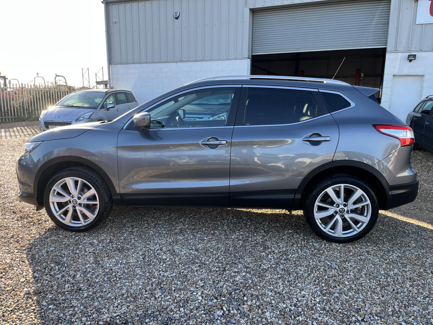 Nissan Qashqai 1.5 dCi Tekna SUV 5dr Diesel Manual 2WD Euro 5 (s/s) (110 ps)