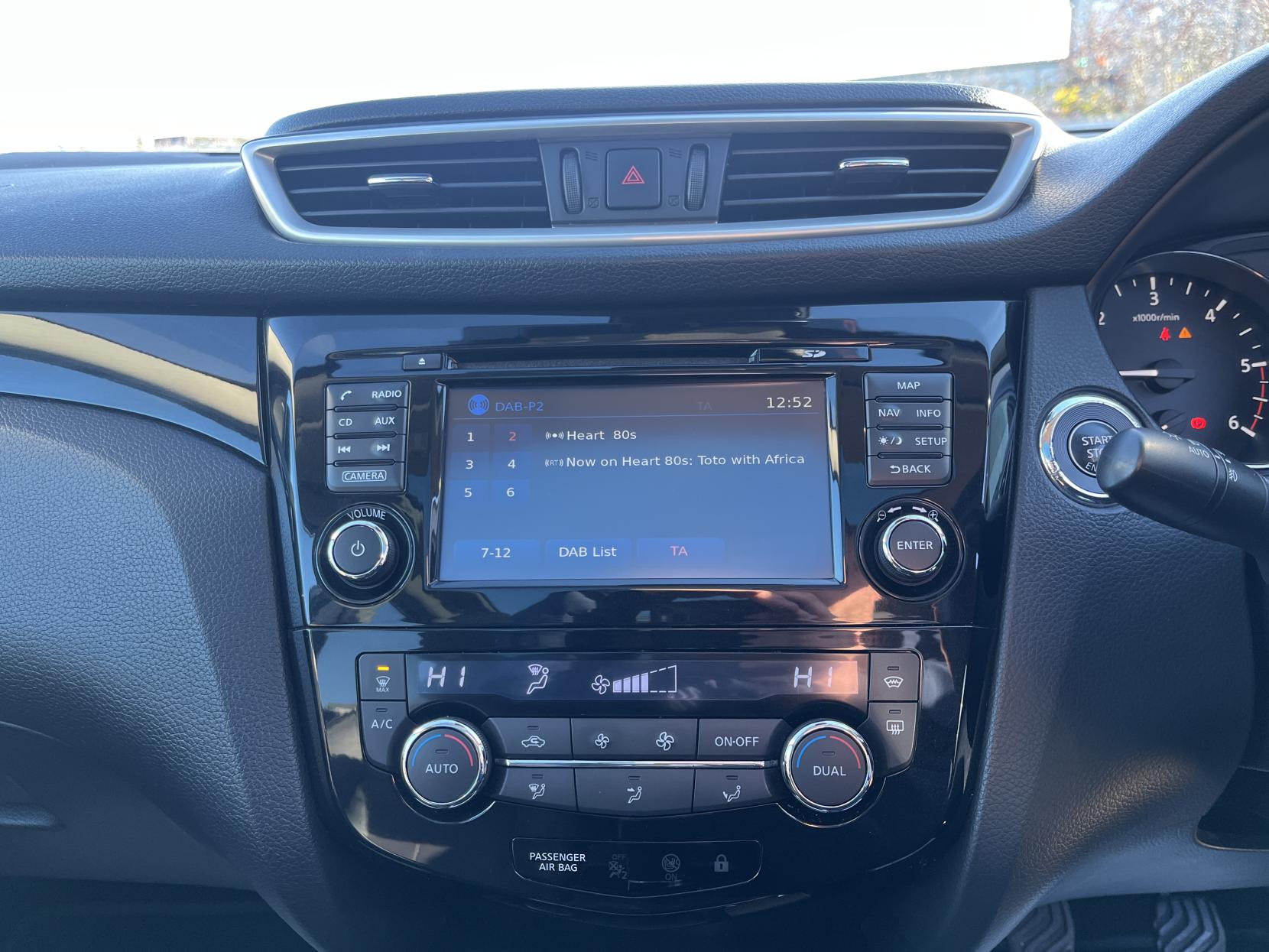 Nissan Qashqai 1.5 dCi Tekna SUV 5dr Diesel Manual 2WD Euro 5 (s/s) (110 ps)