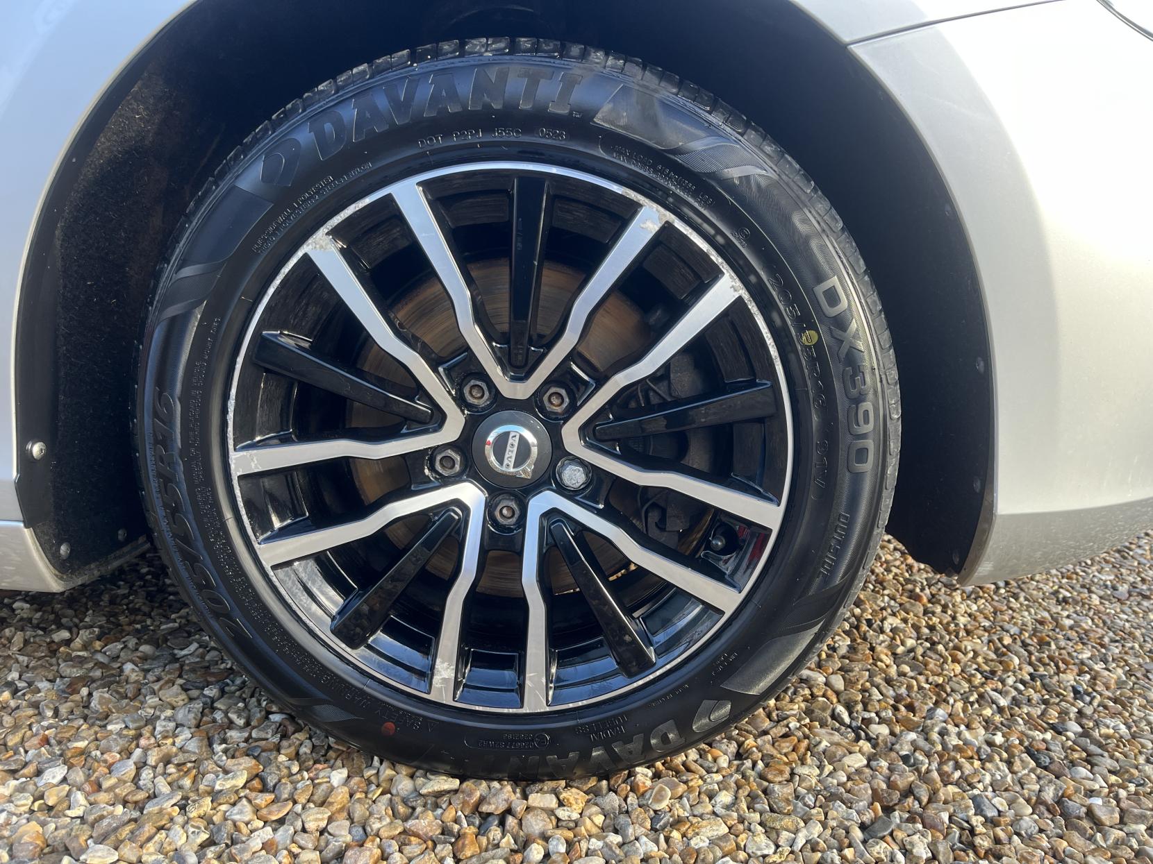 Volvo V40 2.0 T3 Momentum Nav Plus Hatchback 5dr Petrol Manual Euro 6 (s/s) (152 ps)