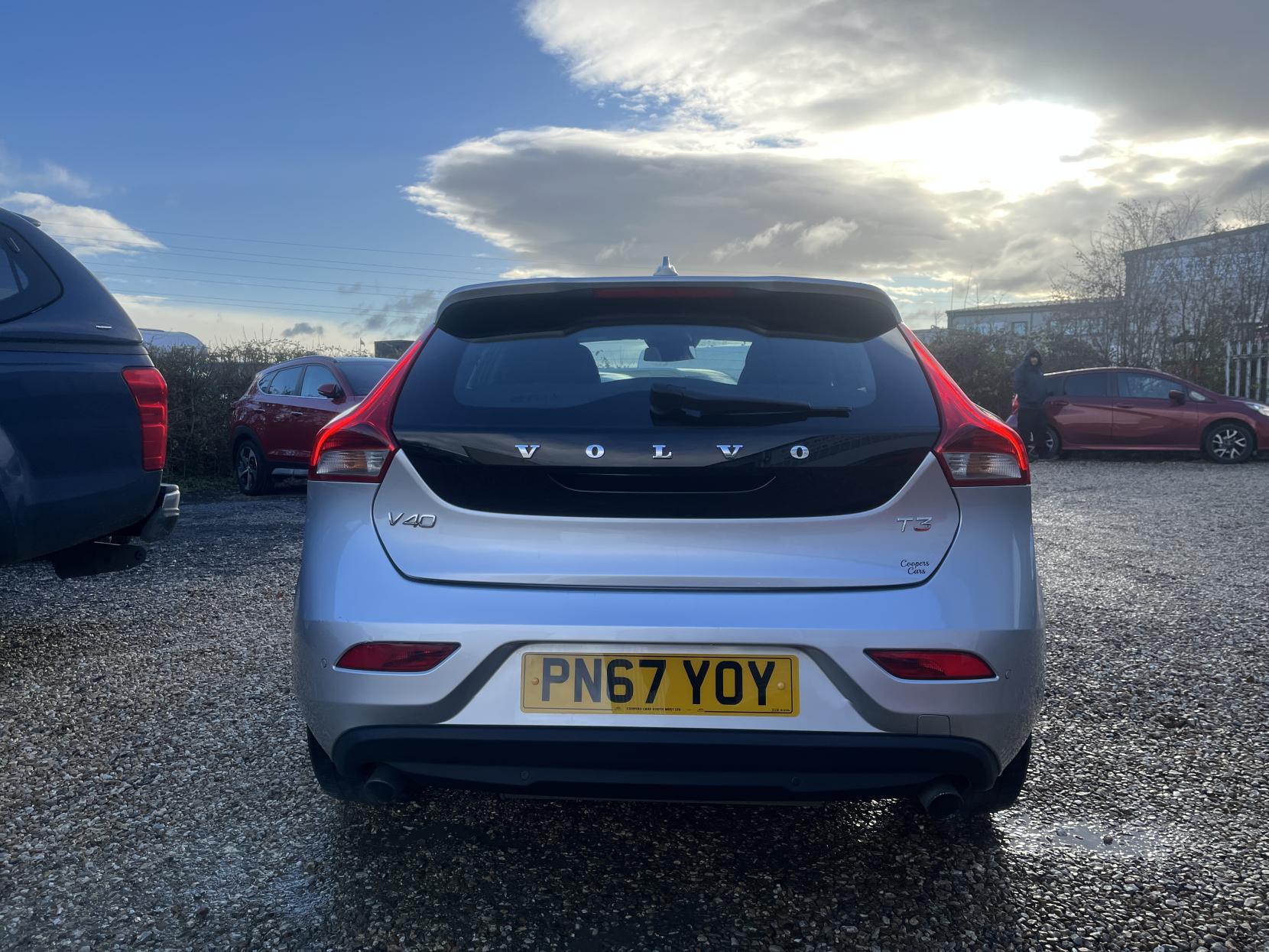 Volvo V40 2.0 T3 Momentum Nav Plus Hatchback 5dr Petrol Manual Euro 6 (s/s) (152 ps)