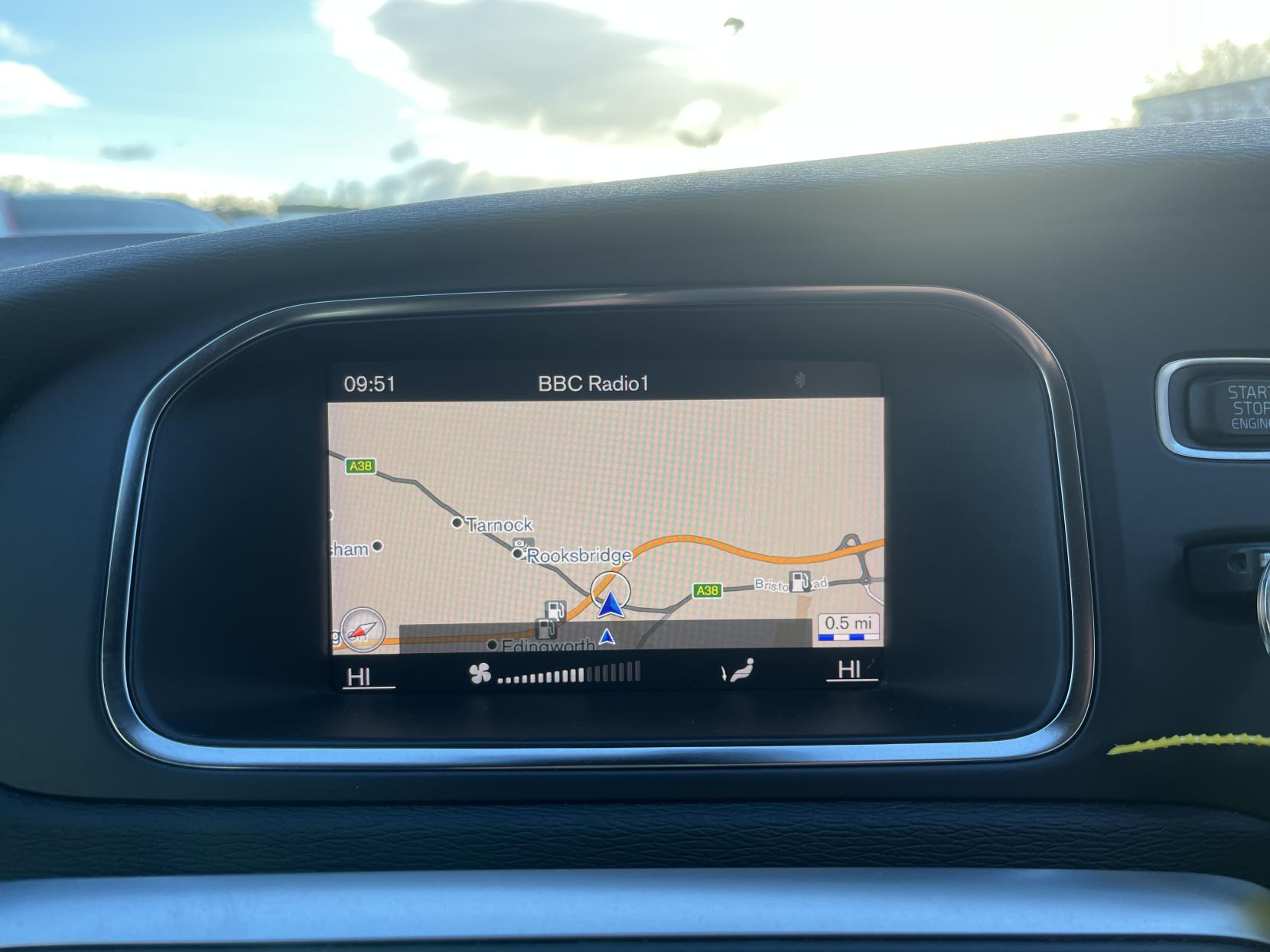 Volvo V40 2.0 T3 Momentum Nav Plus Hatchback 5dr Petrol Manual Euro 6 (s/s) (152 ps)