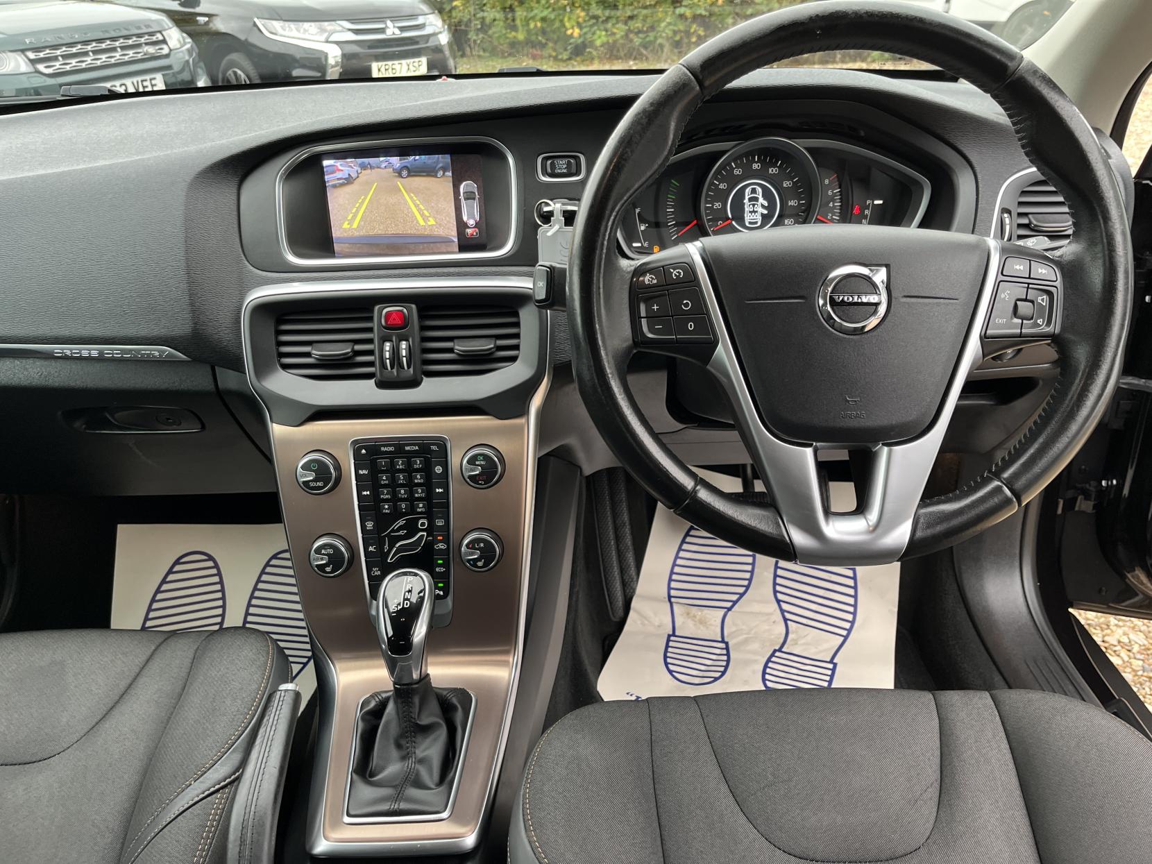 Volvo V40 Cross Country 1.5 T3 GPF Nav Plus Hatchback 5dr Petrol Auto Euro 6 (s/s) (152 ps)