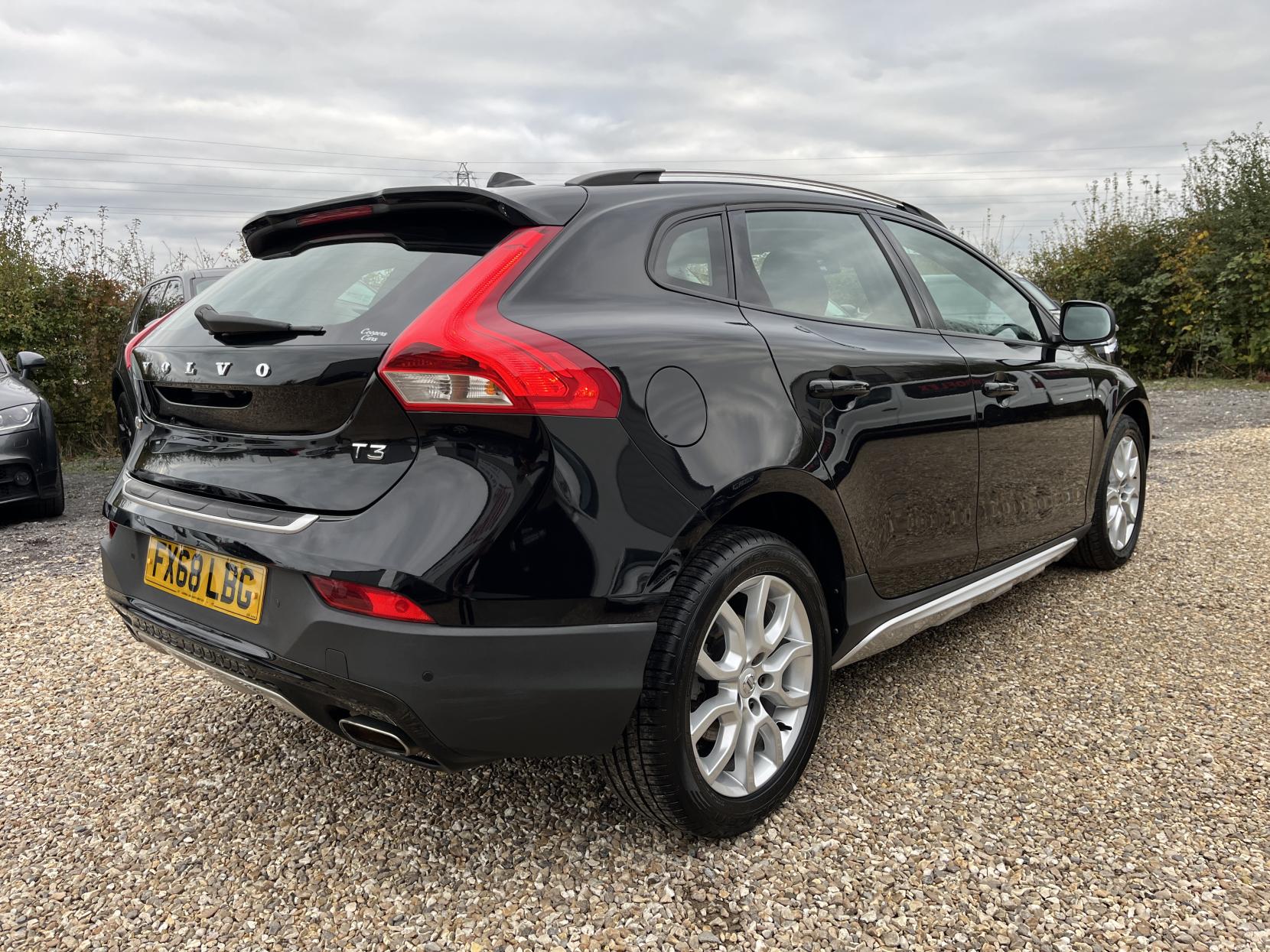 Volvo V40 Cross Country 1.5 T3 GPF Nav Plus Hatchback 5dr Petrol Auto Euro 6 (s/s) (152 ps)