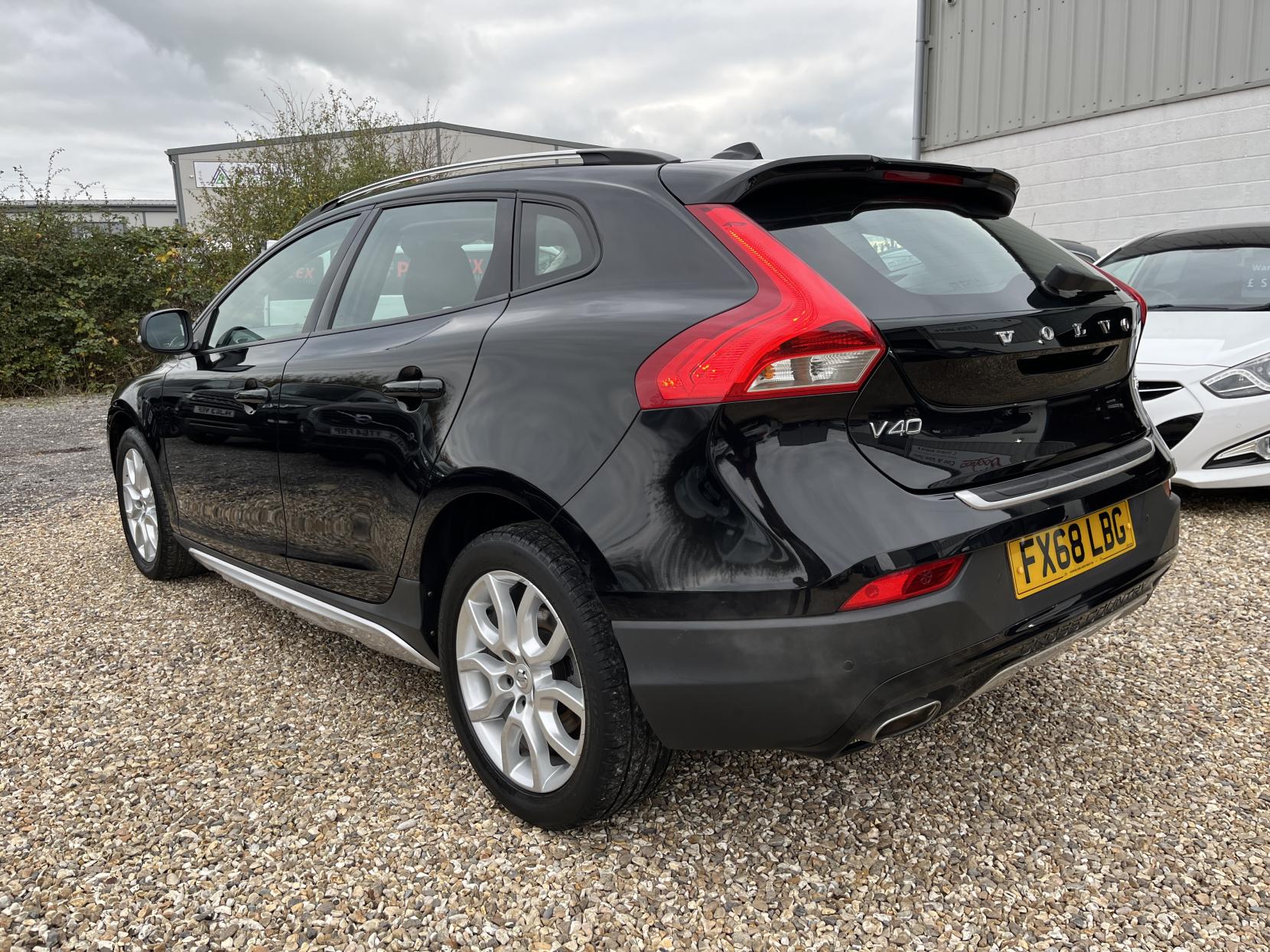 Volvo V40 Cross Country 1.5 T3 GPF Nav Plus Hatchback 5dr Petrol Auto Euro 6 (s/s) (152 ps)