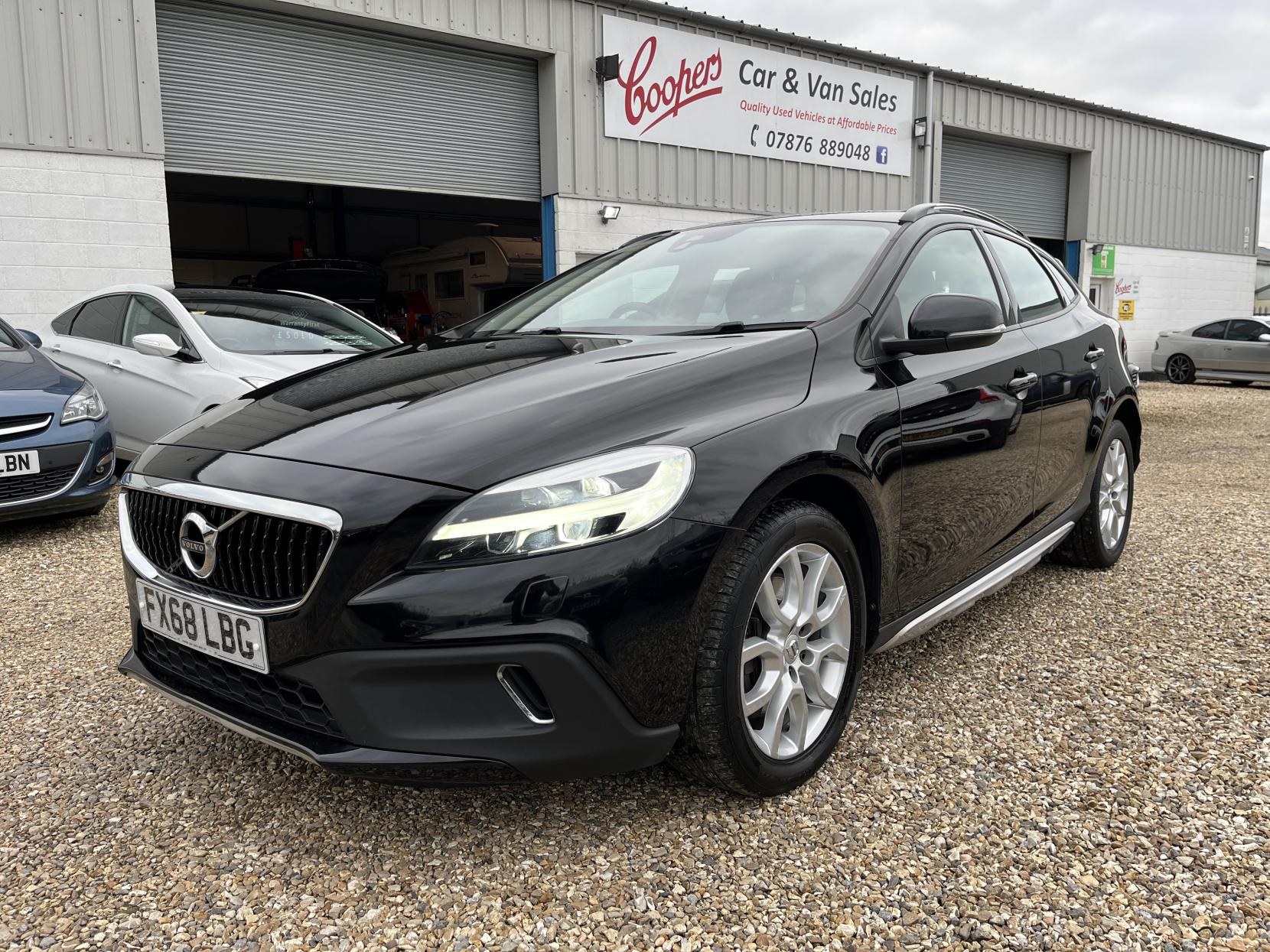 Volvo V40 Cross Country 1.5 T3 GPF Nav Plus Hatchback 5dr Petrol Auto Euro 6 (s/s) (152 ps)