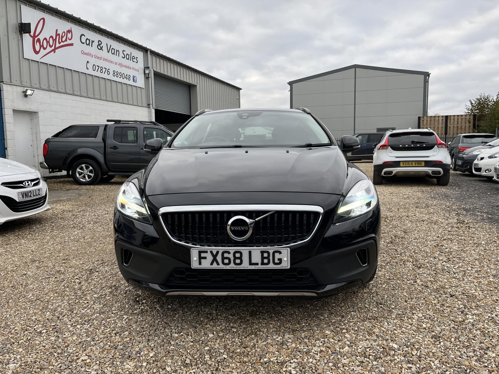 Volvo V40 Cross Country 1.5 T3 GPF Nav Plus Hatchback 5dr Petrol Auto Euro 6 (s/s) (152 ps)