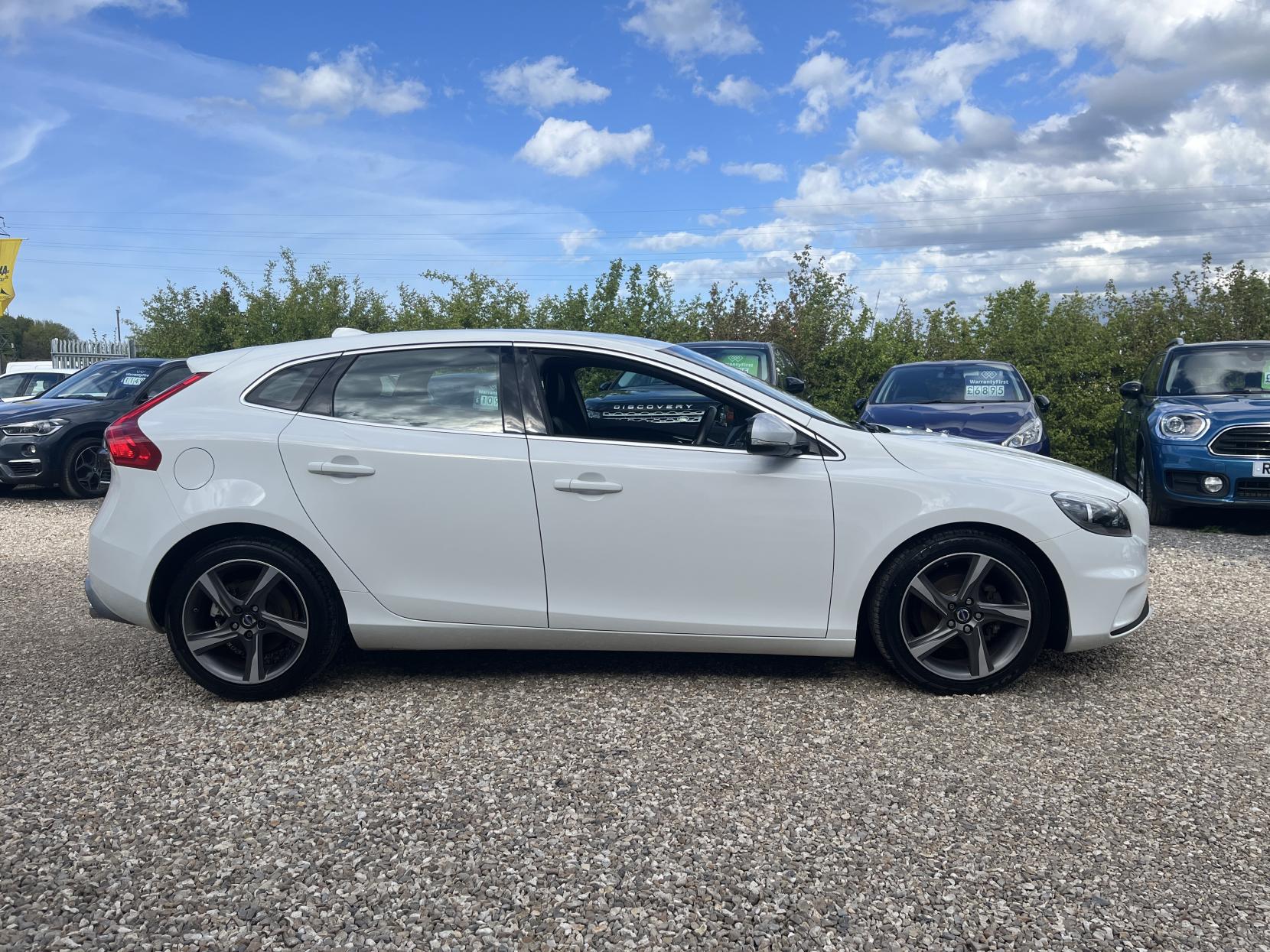 Volvo V40 1.6 D2 R-Design Hatchback 5dr Diesel Manual Euro 5 (s/s) (115 ps)