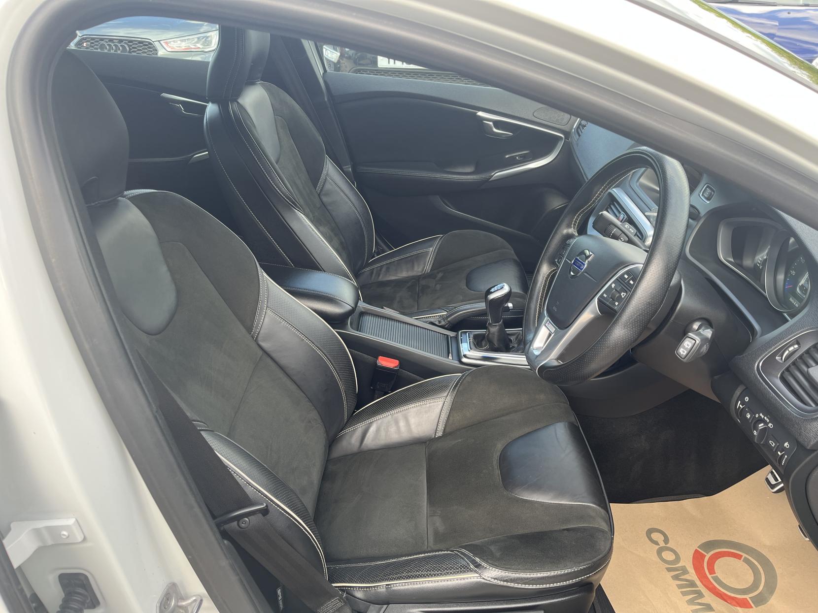Volvo V40 1.6 D2 R-Design Hatchback 5dr Diesel Manual Euro 5 (s/s) (115 ps)