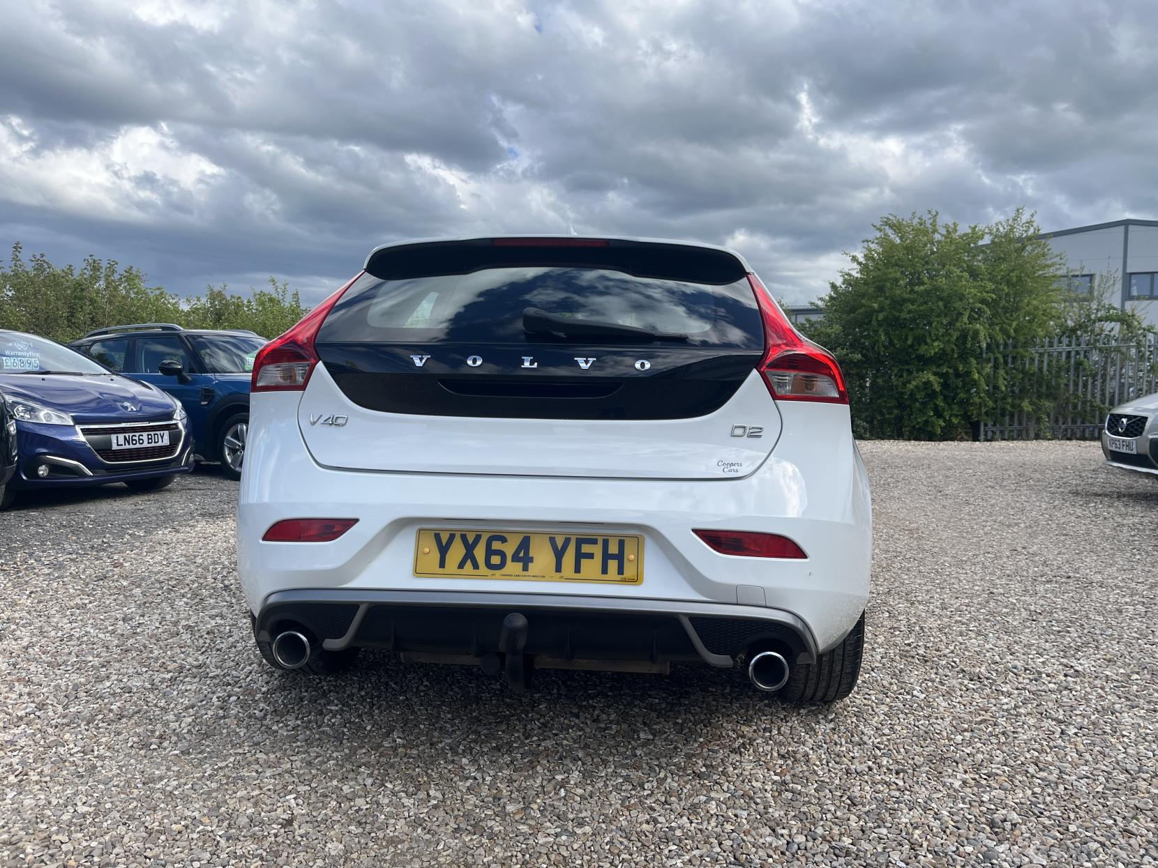 Volvo V40 1.6 D2 R-Design Hatchback 5dr Diesel Manual Euro 5 (s/s) (115 ps)