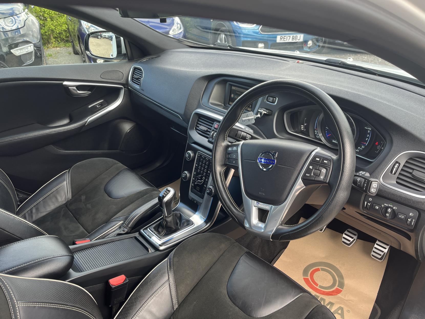 Volvo V40 1.6 D2 R-Design Hatchback 5dr Diesel Manual Euro 5 (s/s) (115 ps)