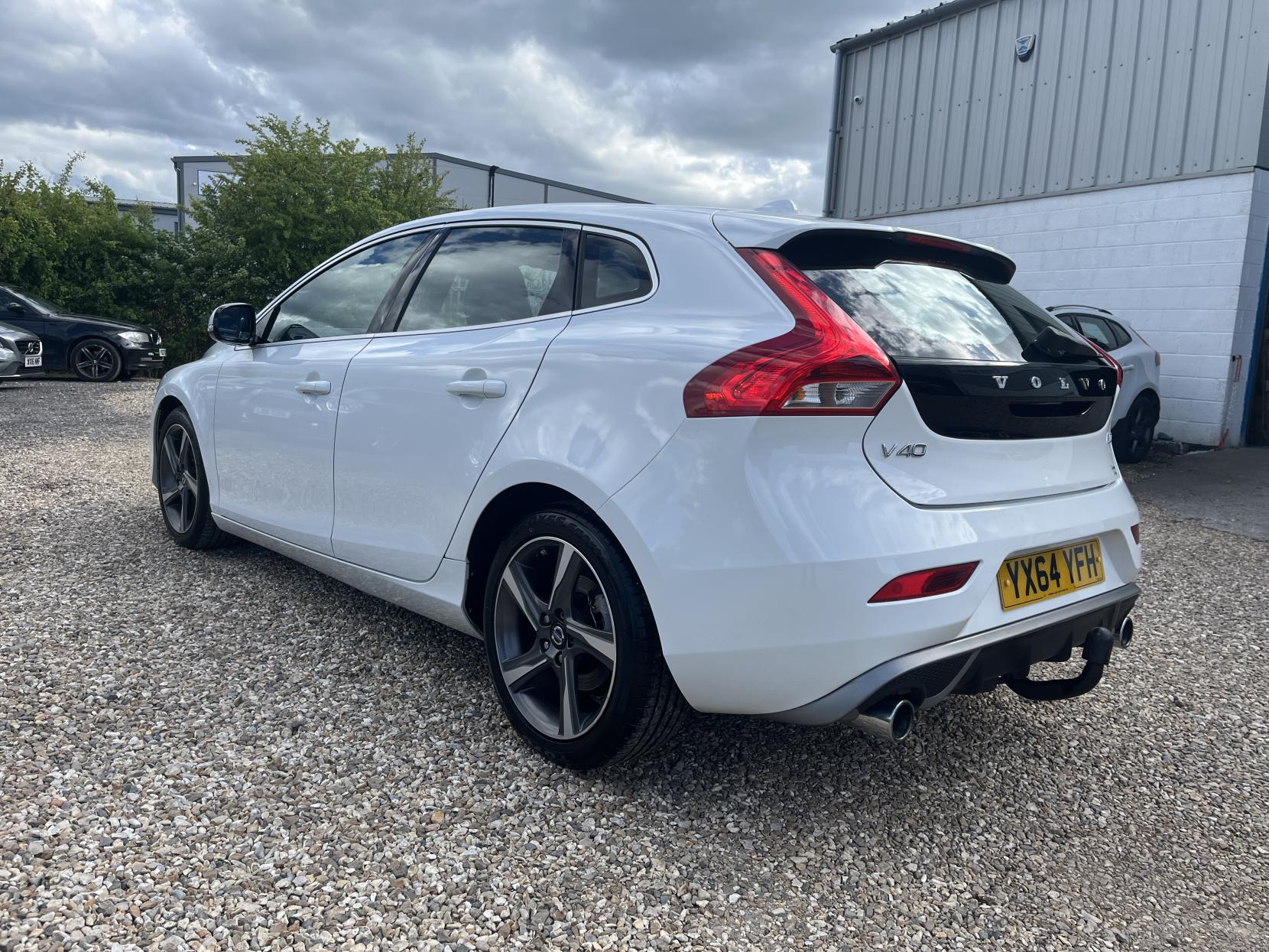 Volvo V40 1.6 D2 R-Design Hatchback 5dr Diesel Manual Euro 5 (s/s) (115 ps)