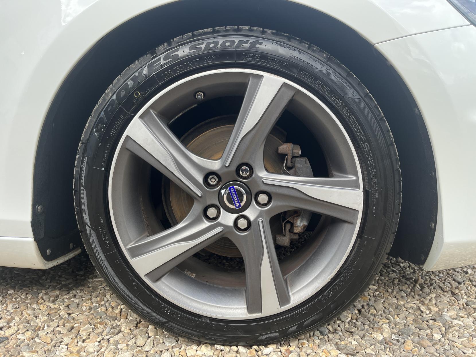 Volvo V40 1.6 D2 R-Design Hatchback 5dr Diesel Manual Euro 5 (s/s) (115 ps)