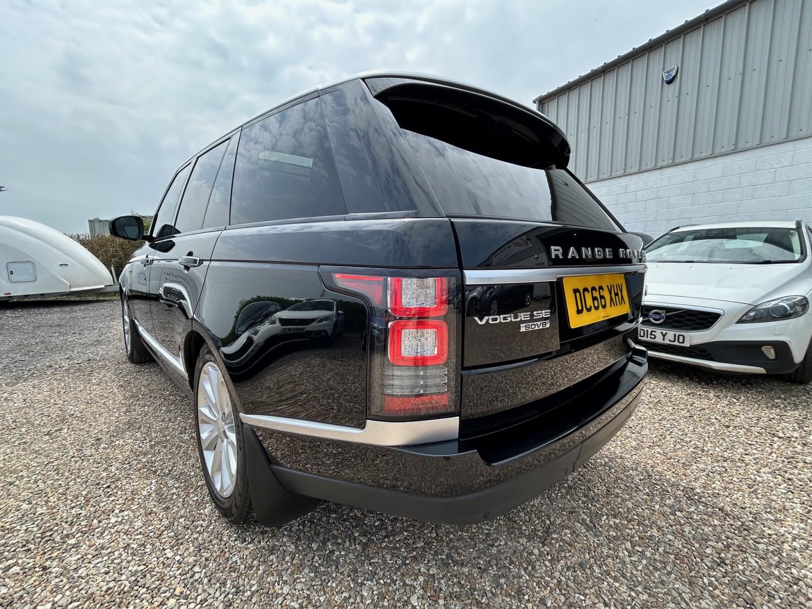 Land Rover Range Rover 4.4 SD V8 Vogue SE SUV 5dr Diesel Auto 4WD Euro 6 (s/s) (339 ps)