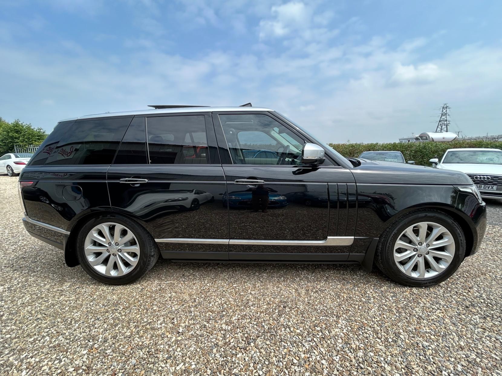 Land Rover Range Rover 4.4 SD V8 Vogue SE SUV 5dr Diesel Auto 4WD Euro 6 (s/s) (339 ps)