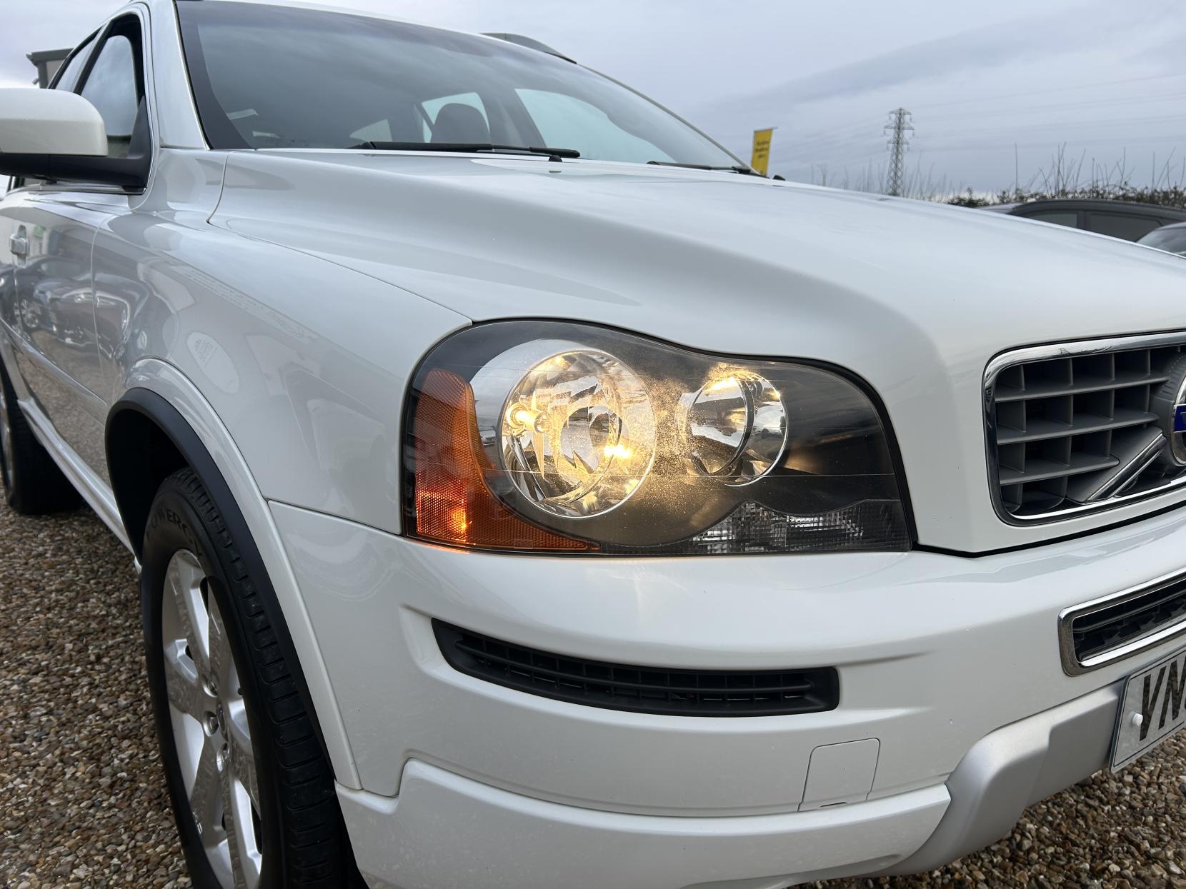 Volvo XC90 2.4 D5 SE Nav SUV 5dr Diesel Geartronic 4WD Euro 5 (200 ps)