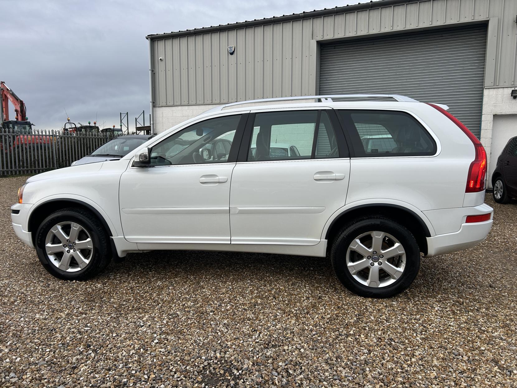 Volvo XC90 2.4 D5 SE Nav SUV 5dr Diesel Geartronic 4WD Euro 5 (200 ps)