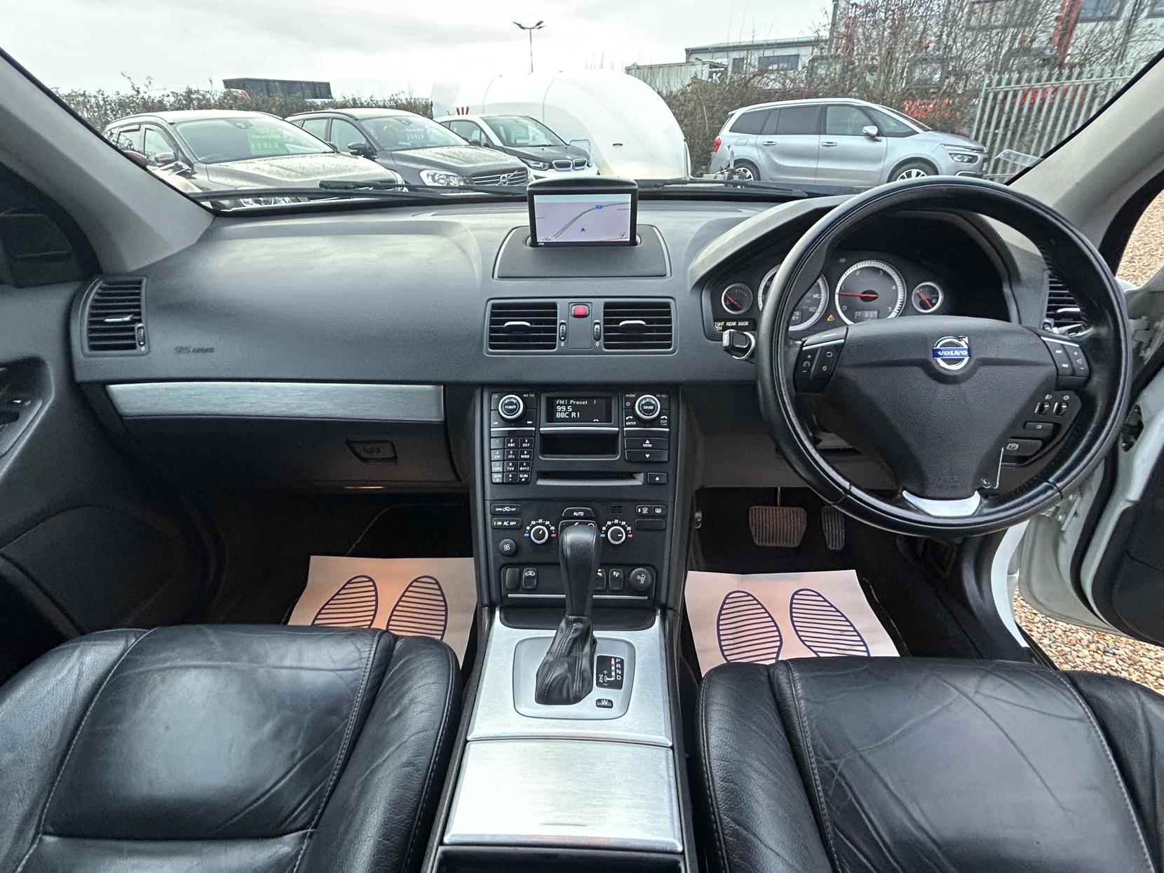 Volvo XC90 2.4 D5 SE Nav SUV 5dr Diesel Geartronic 4WD Euro 5 (200 ps)