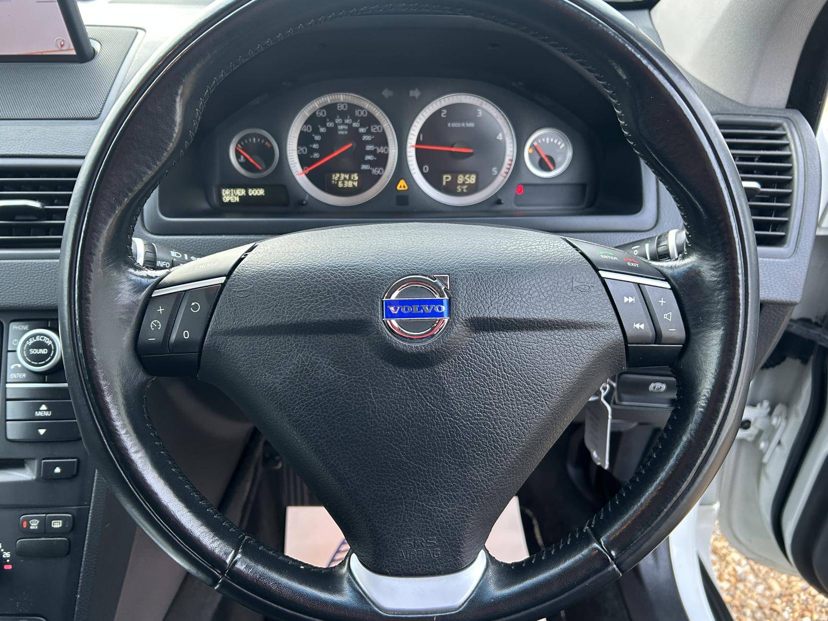 Volvo XC90 2.4 D5 SE Nav SUV 5dr Diesel Geartronic 4WD Euro 5 (200 ps)