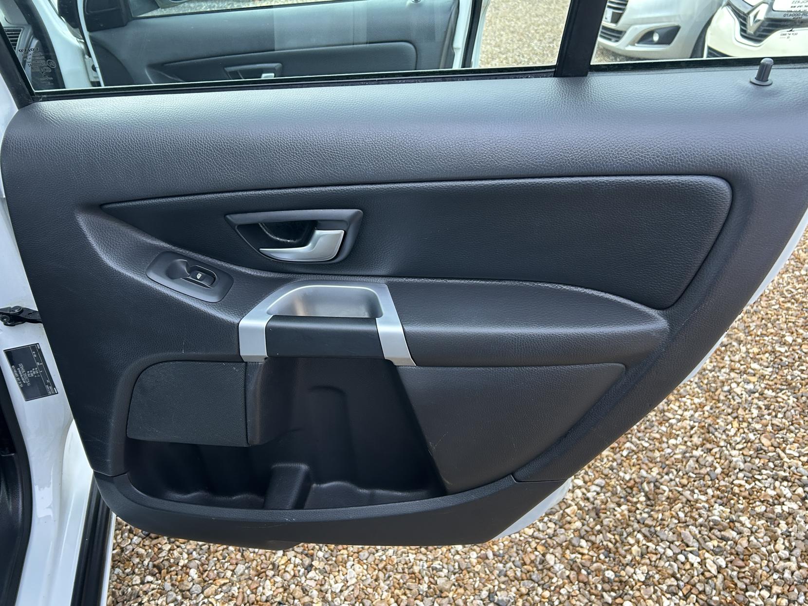 Volvo XC90 2.4 D5 SE Nav SUV 5dr Diesel Geartronic 4WD Euro 5 (200 ps)