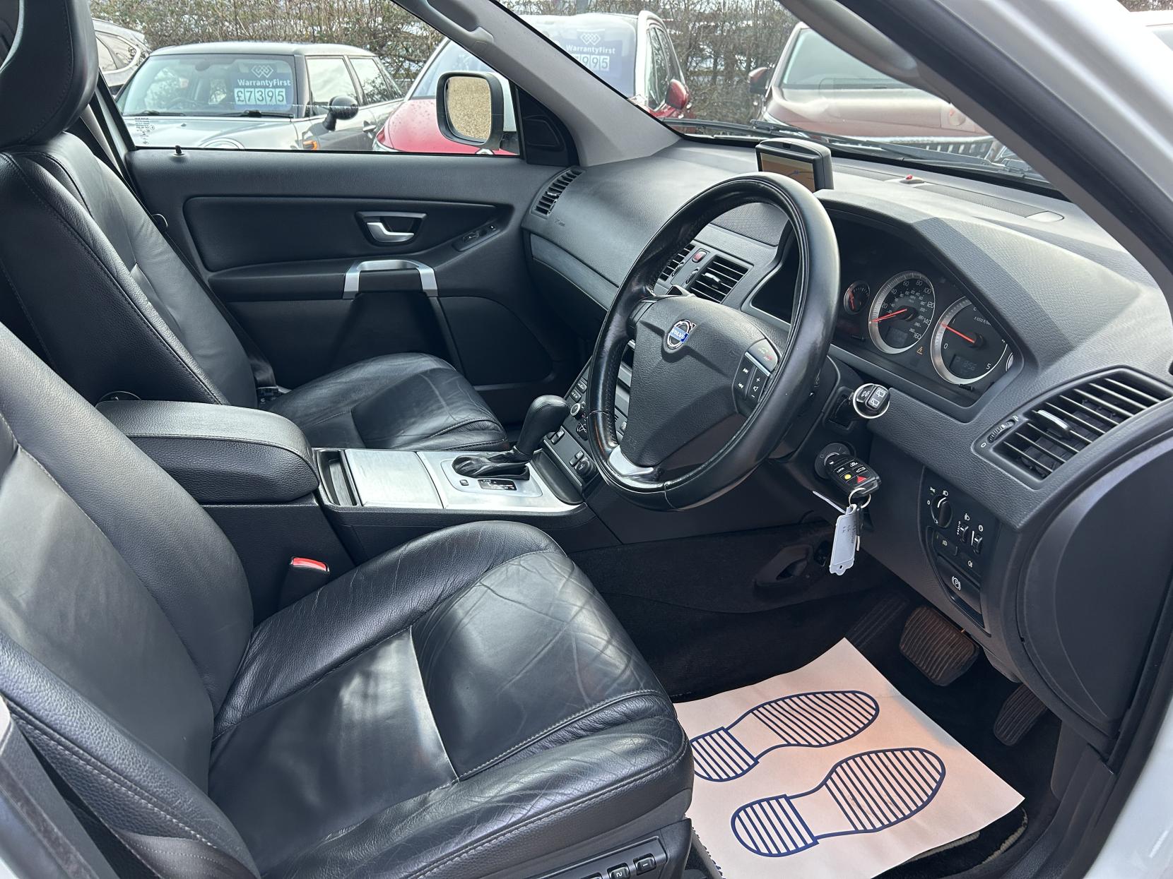 Volvo XC90 2.4 D5 SE Nav SUV 5dr Diesel Geartronic 4WD Euro 5 (200 ps)